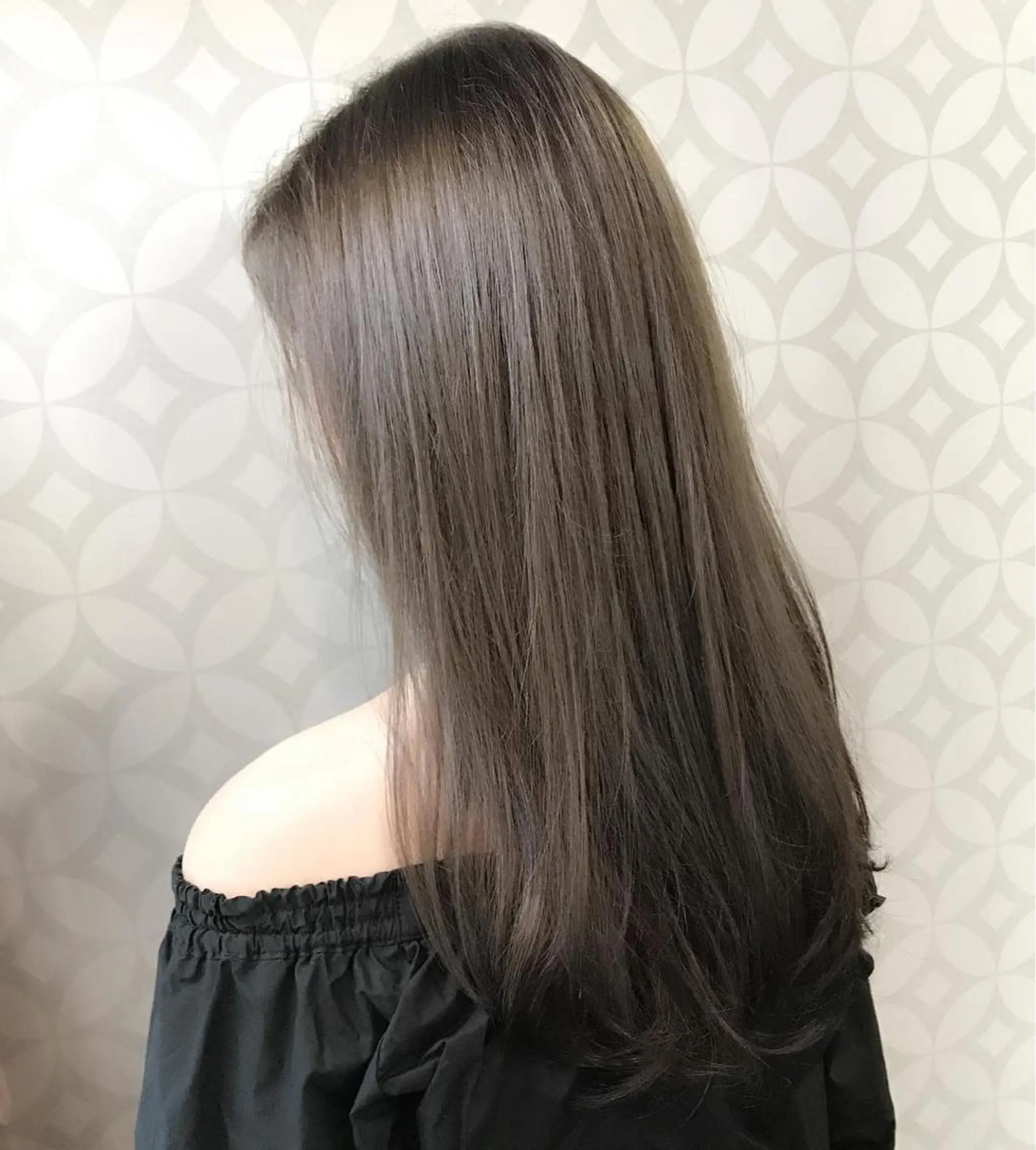 ロング カラー イルミナカラー 韓国風ヘア カット ヘアカラー トリートメント オフホワイトアンドなんば所属・福西 洋斗のヘアスタイル