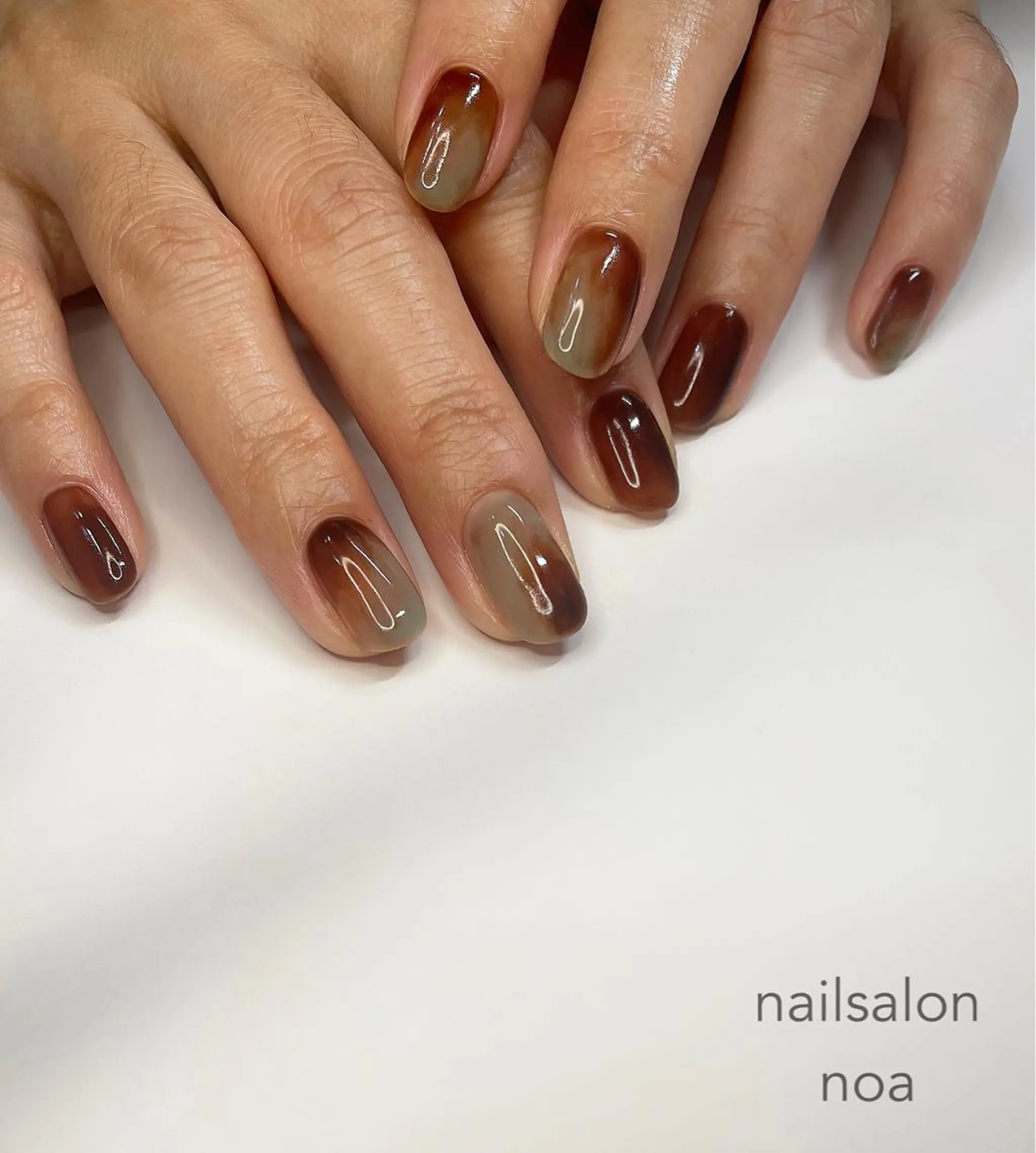 ネイル オーロラネイル カジュアル ジェルネイル マグネットネイル ニュアンスネイル nailsalon noa所属・nailist sakiのネイルデザイン