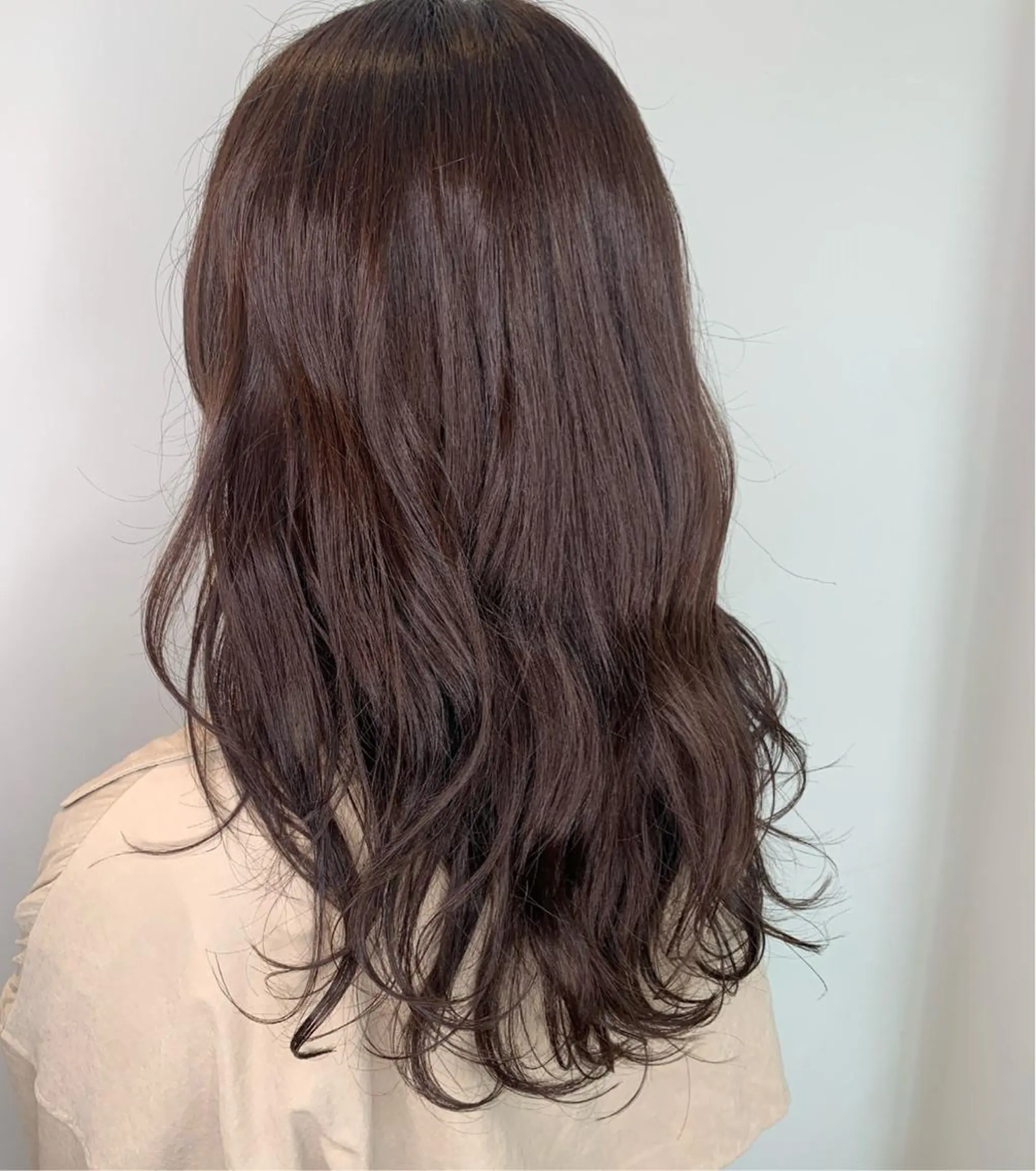 ロング カラー ブラウンカラー ショコラブラウン 小笠原 菜緒のヘアスタイル
