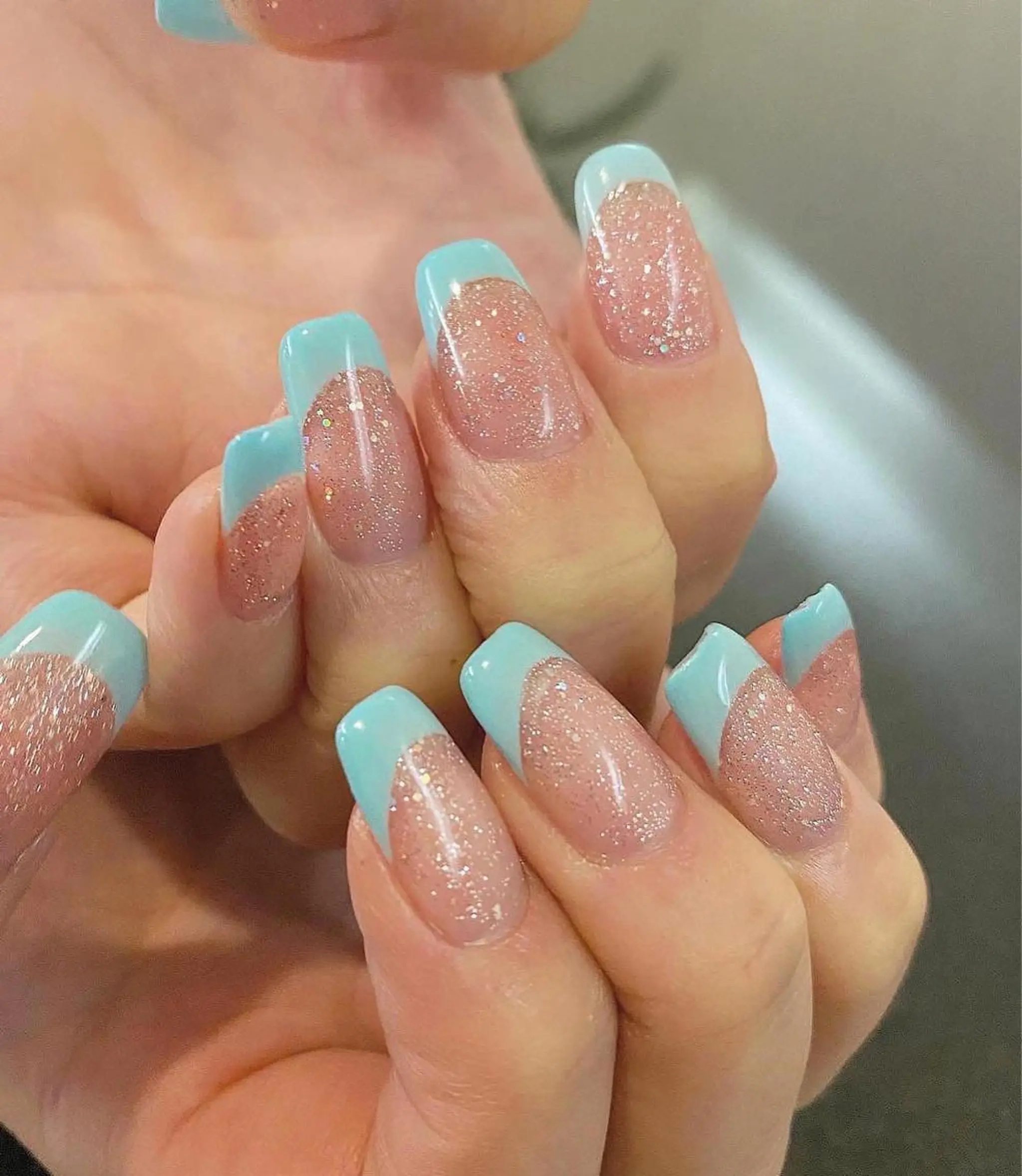 ネイル フレンチネイル キラキラネイル ラメ(グリッター) 水色 ピンク ハンドネイル private nail salon   crystal ⭐︎ color所属・crystal ⭐︎ colorのネイルデザイン