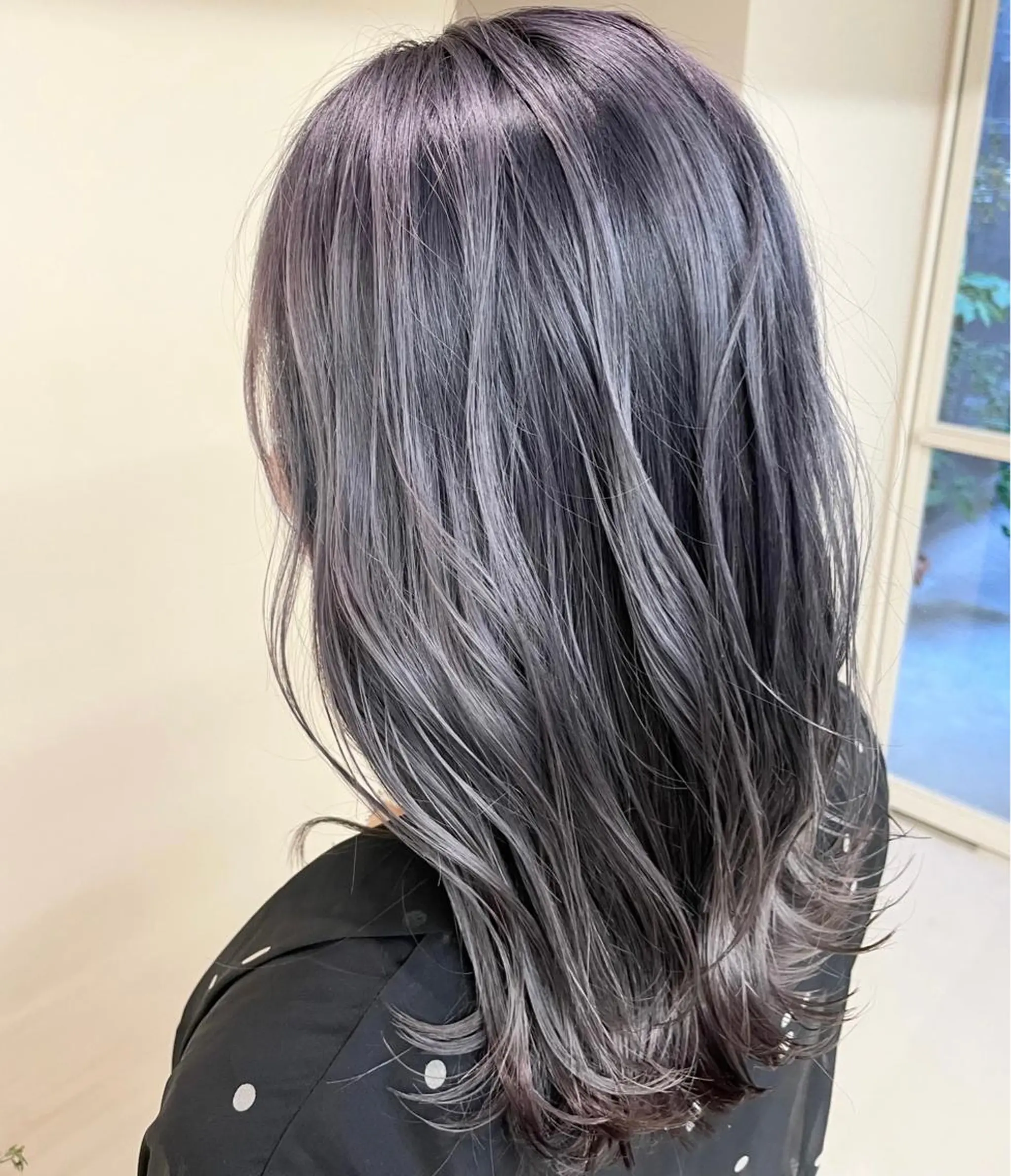 カラー kento レイヤーカットのヘアスタイル