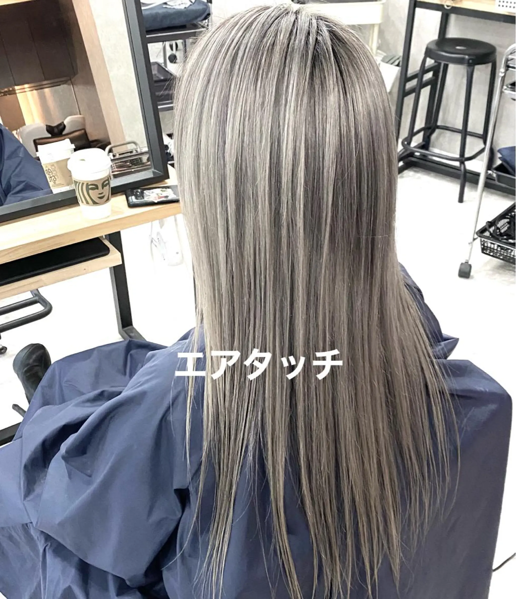 ロング カラー パーマ ヘアアレンジ シールエクステ アッシュ バレイヤージュ ベージュカラー ブリーチ L. OSAKAのヘアスタイル