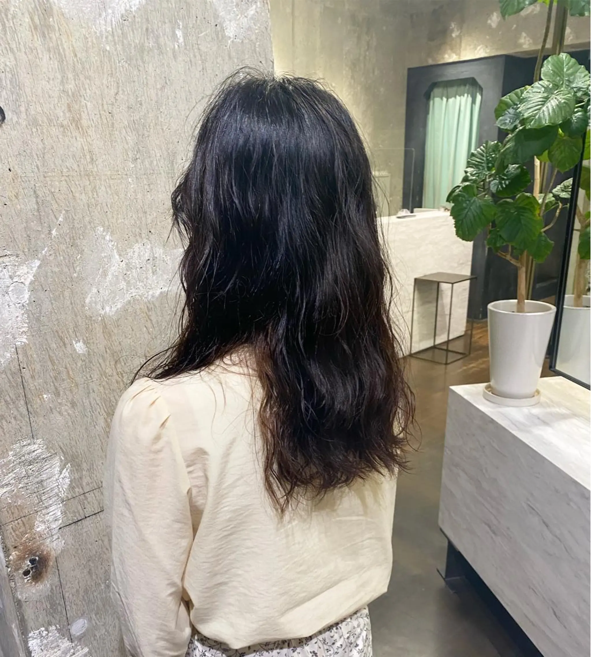 セミロング ROBBY表参道所属・木村【ショート/ 耳だしショート】のヘアスタイル