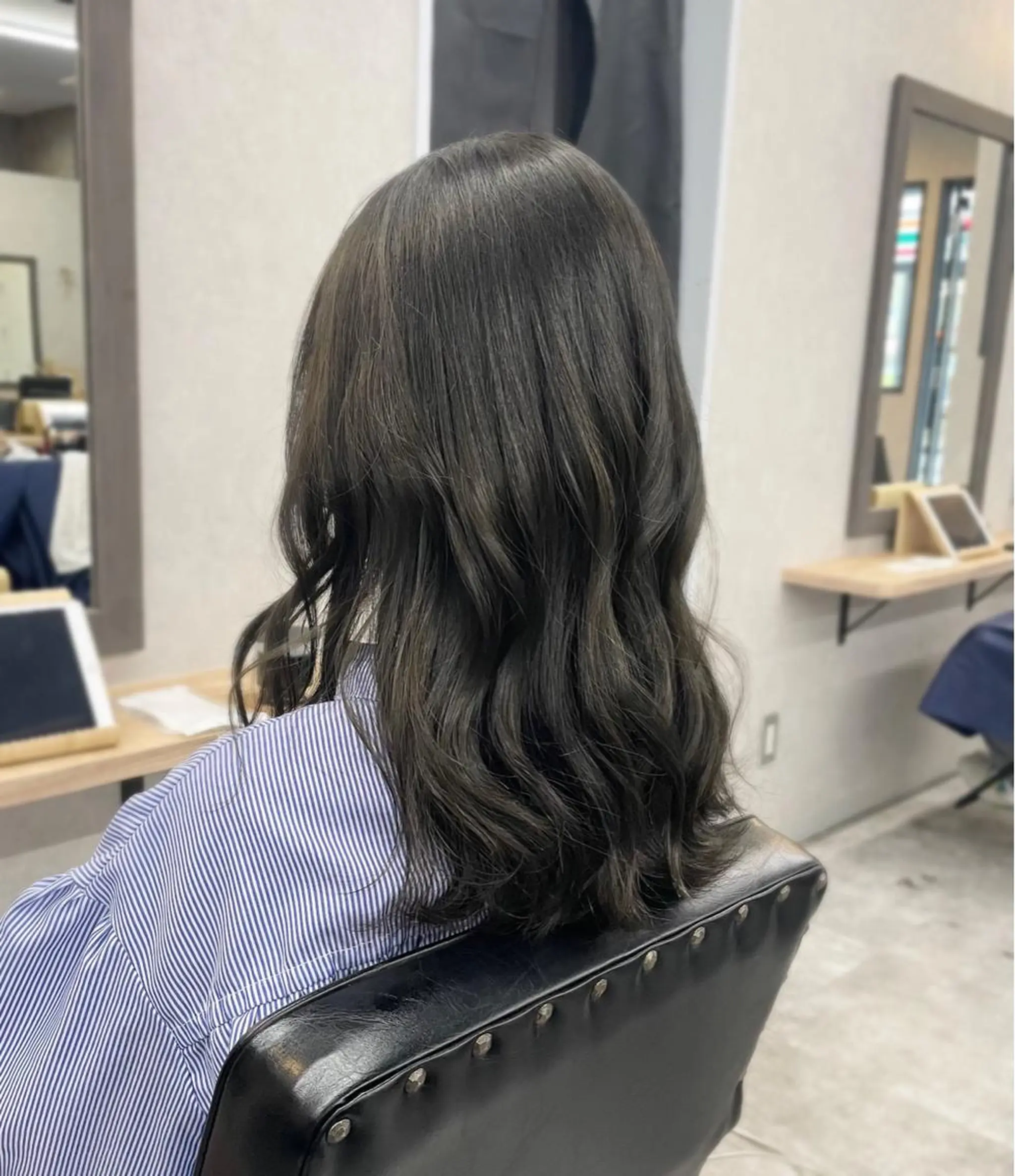 セミロング カラー グレージュ オリーブグレージュ オリーブグレー いなみね はるきのヘアスタイル