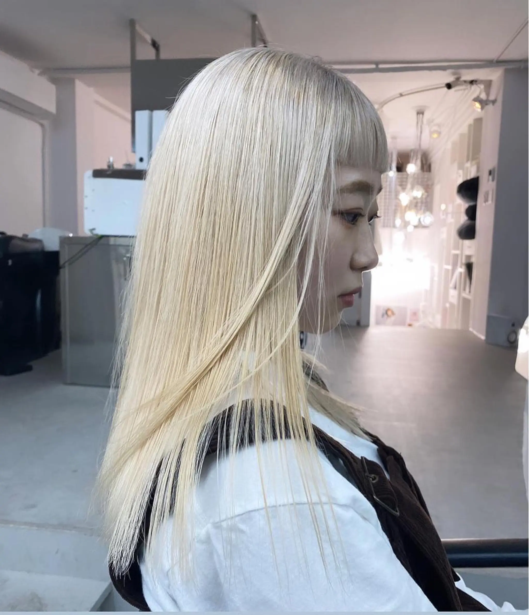 セミロング カラー ブリーチ ブロンド ホワイトブロンド 鈴木 漱一郎のヘアスタイル