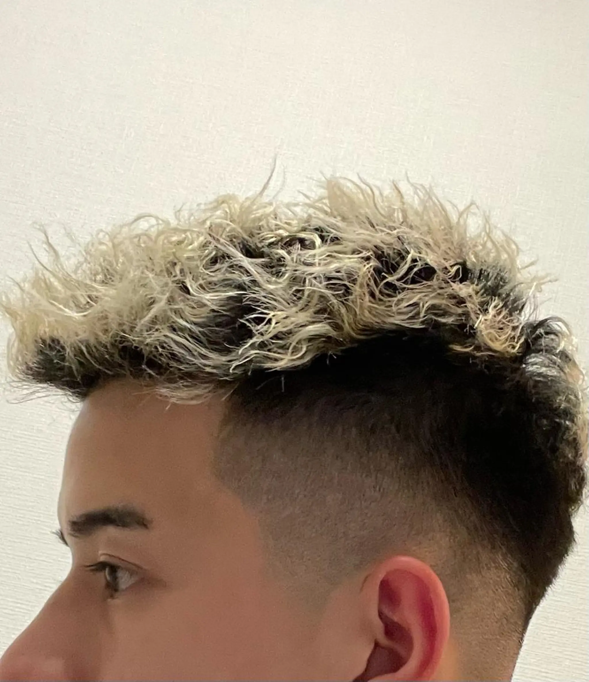 ショート 新宿スキンフェード 佐藤京介のヘアスタイル