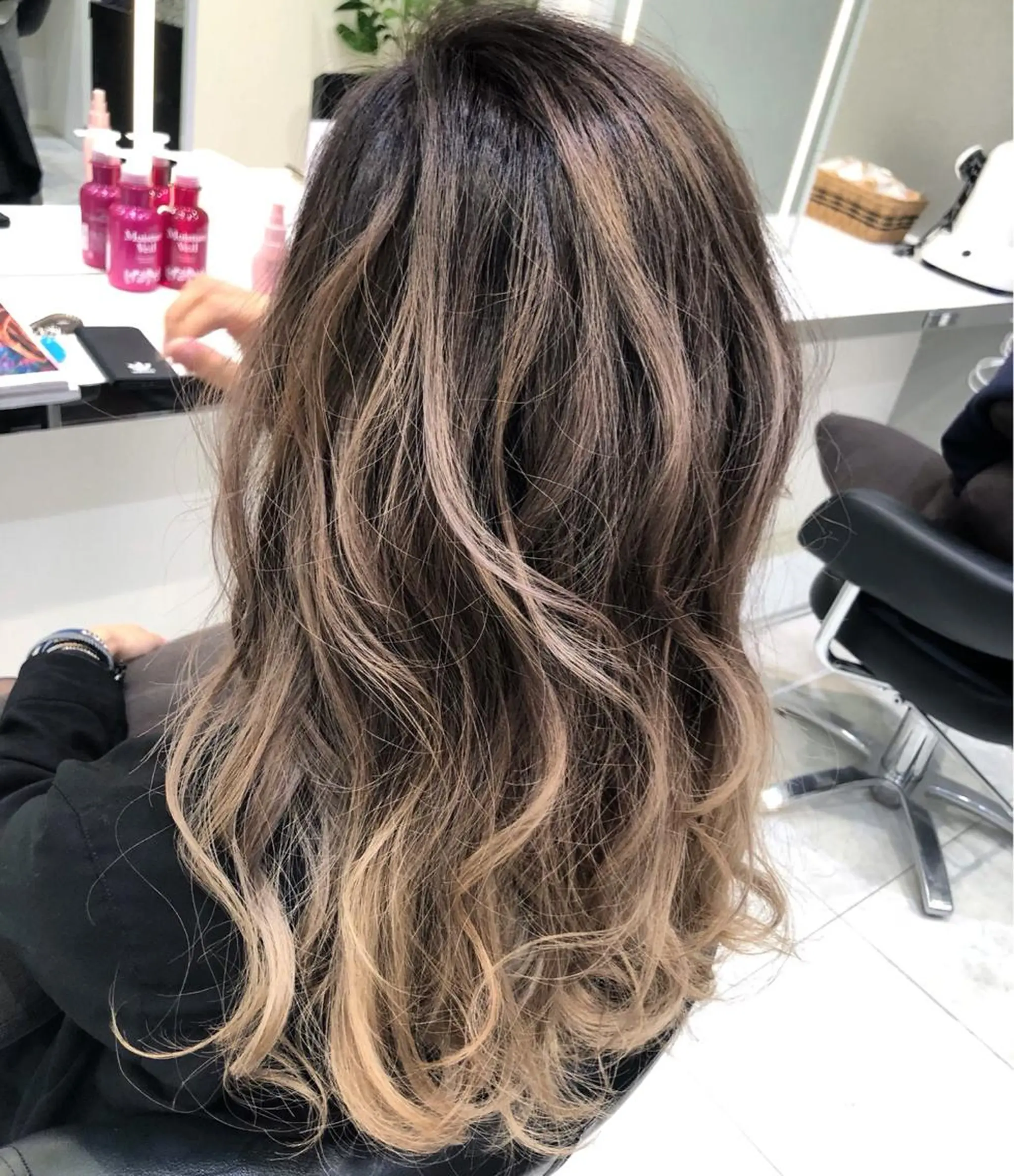 ロング 外国人風カラー ハイライト 岸 保奈美のヘアスタイル