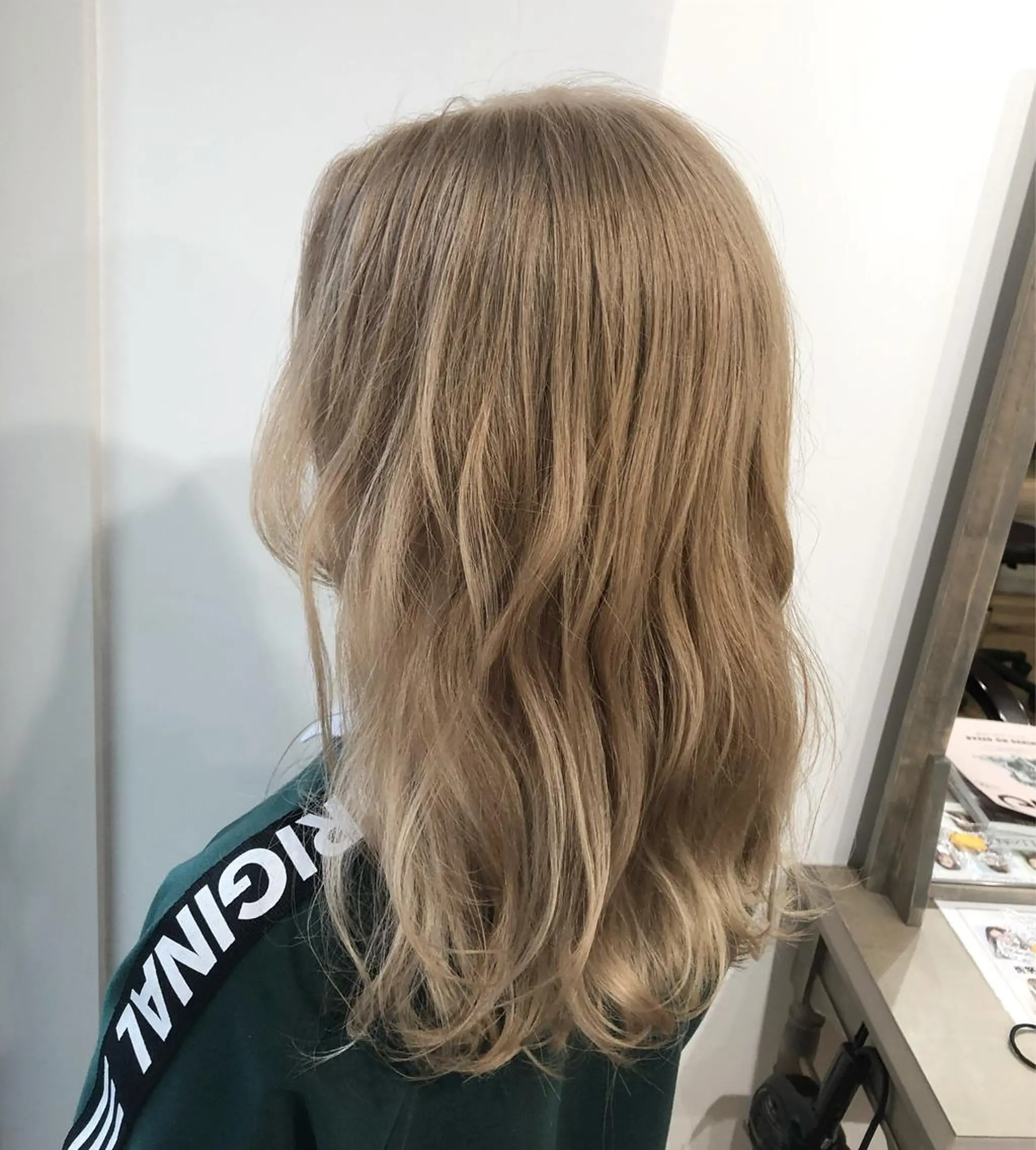 セミロング カラー ヘアアレンジ ベージュカラー ブリーチ カット ヘアカラー Le/a谷町 野上幹太のヘアスタイル