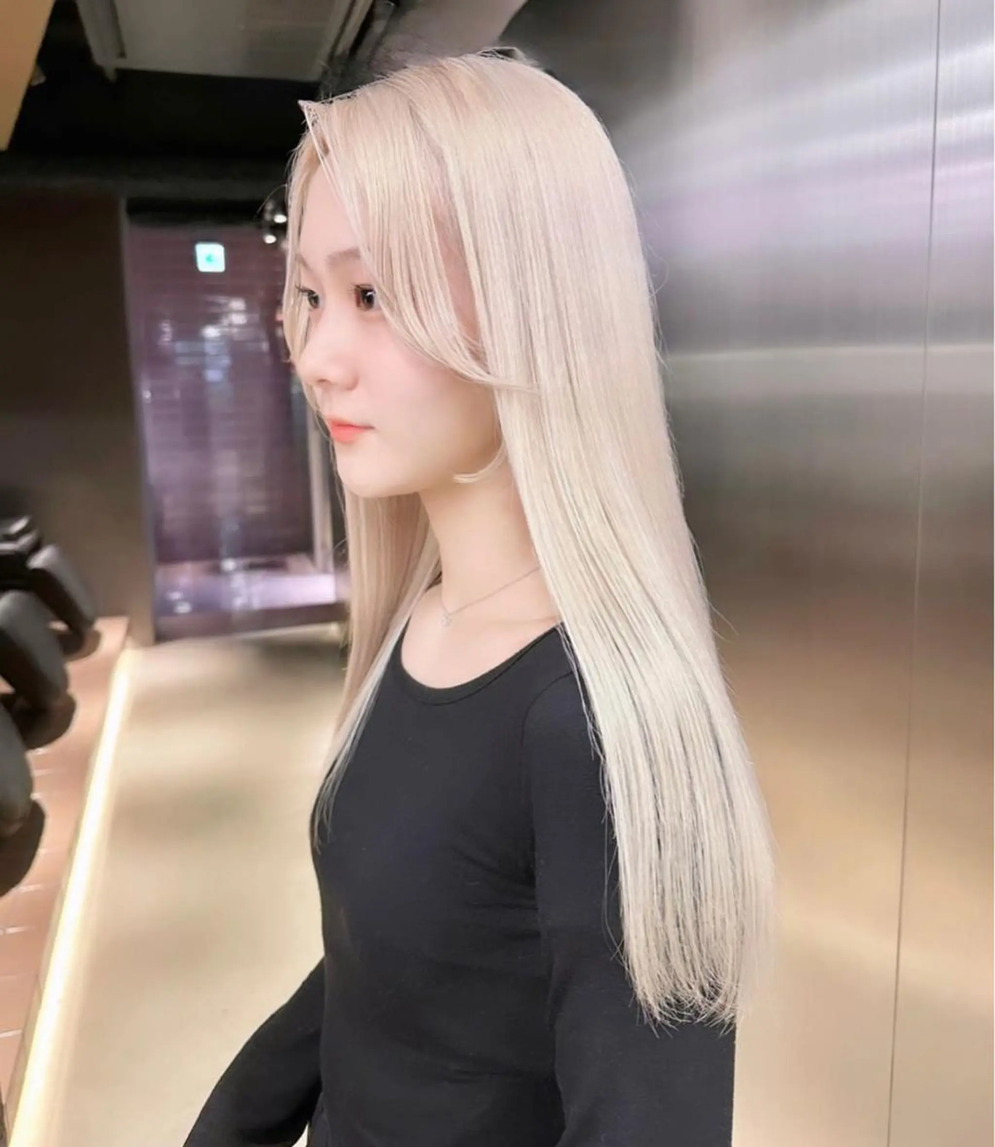 ロング カラー ブリーチ レイヤーカット トリートメント ハイトーン/ 縮毛矯正のヘアスタイル