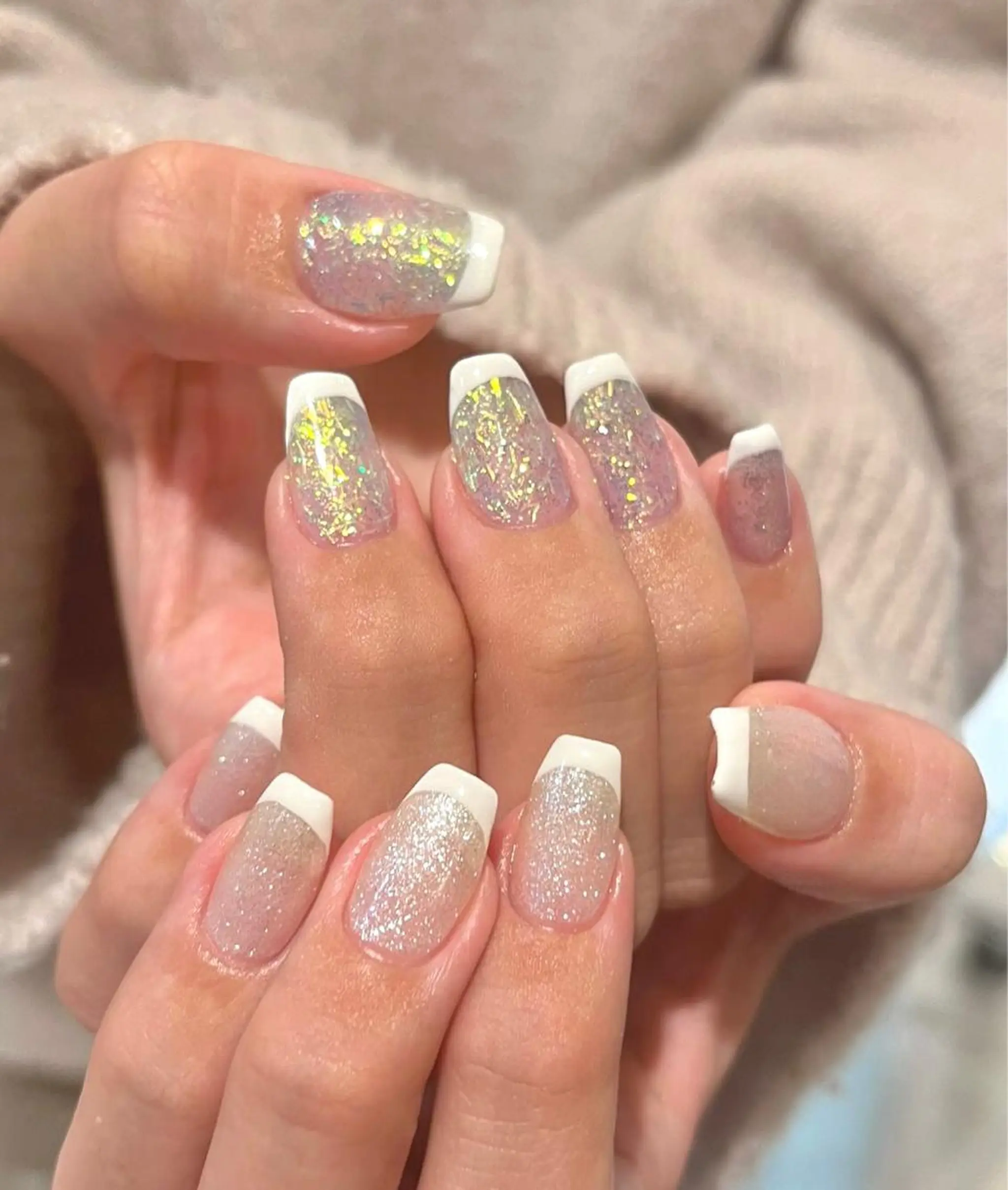 ネイル オーロラネイル フレンチネイル キラキラネイル 韓国ネイル ラメ(グリッター) ハンドネイル para ☀︎ sol by BECK所属・Para Sol nail　Maoのネイルデザイン