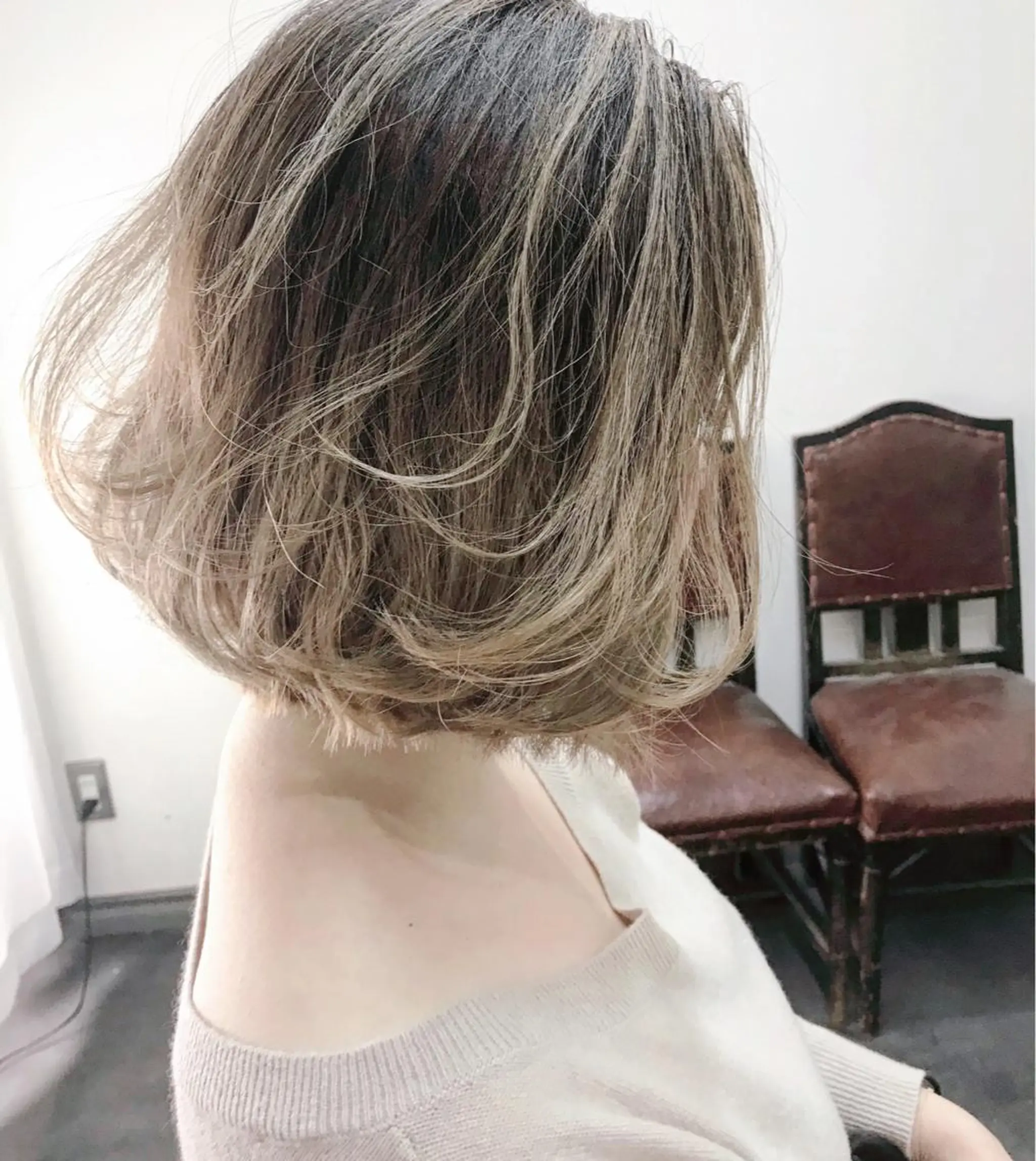 ショート カラー ヘアアレンジ お団子ヘア 結婚式・ブライダル 切りっぱなしボブ バレイヤージュ デザインカラー Mariana/ 鶴原-ハイライトのヘアスタイル
