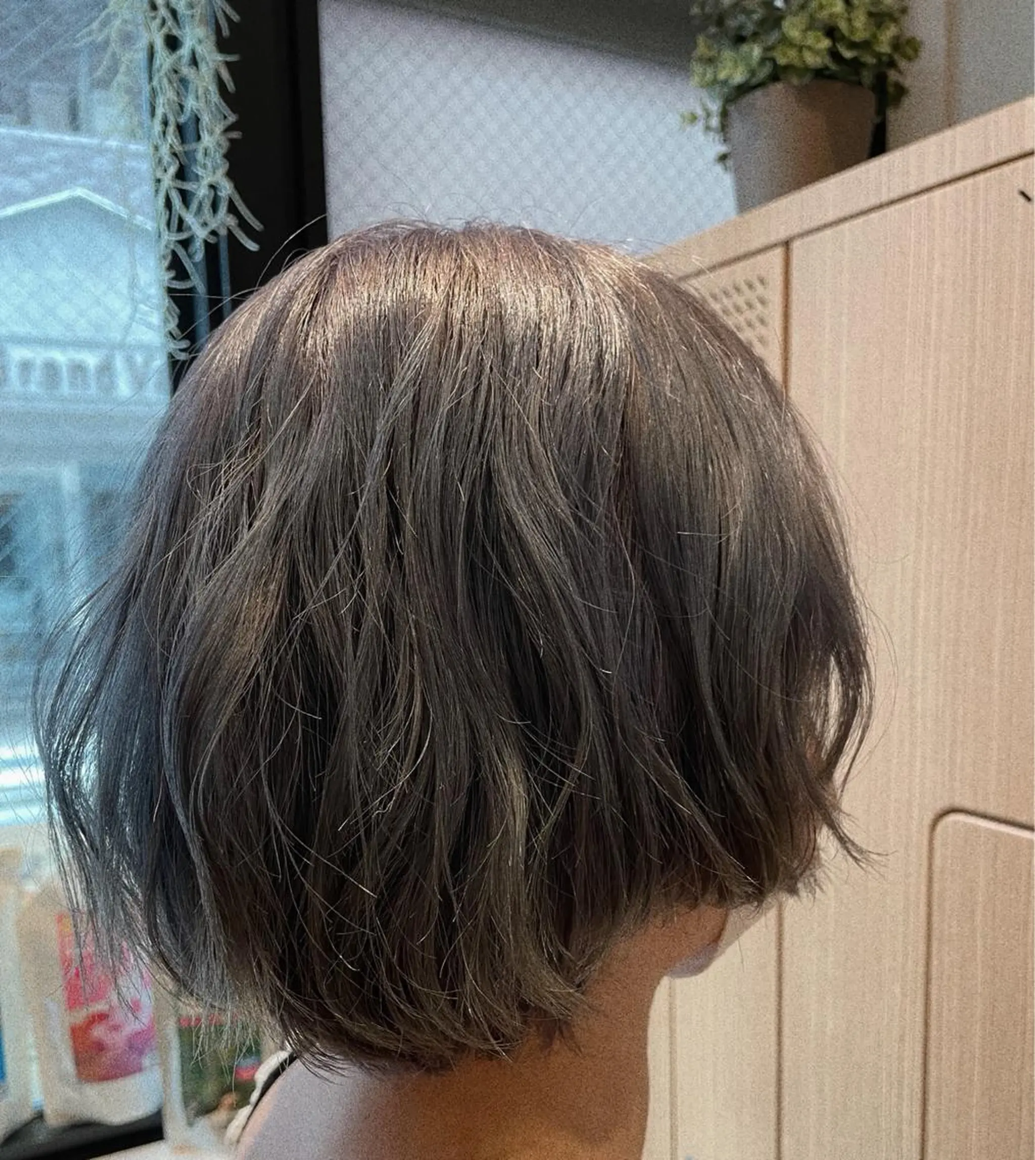 ショート カラー ブリーチ ラベンダーカラー ラベンダーグレー くせ毛 ナチュラル🧡可愛い MINAMIのヘアスタイル