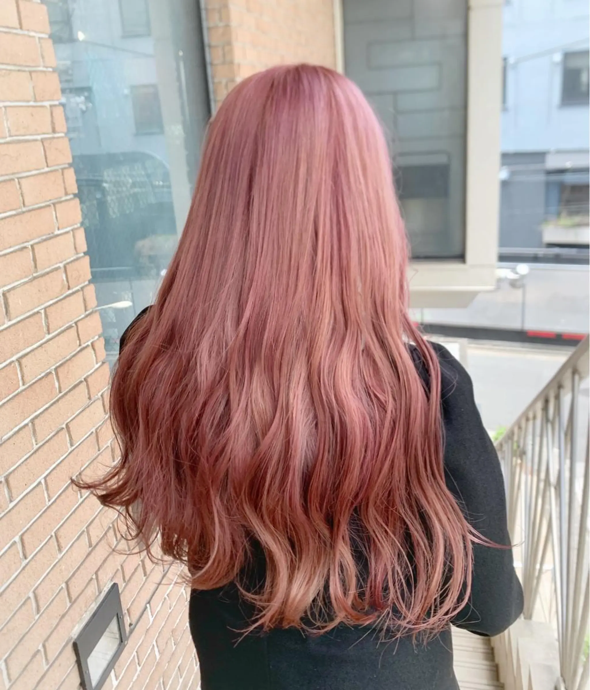 ロング カラー ヘアアレンジ ブリーチ ヘアカラー ピンクカラー🩷 ヘアセットＮＯ.1のヘアスタイル