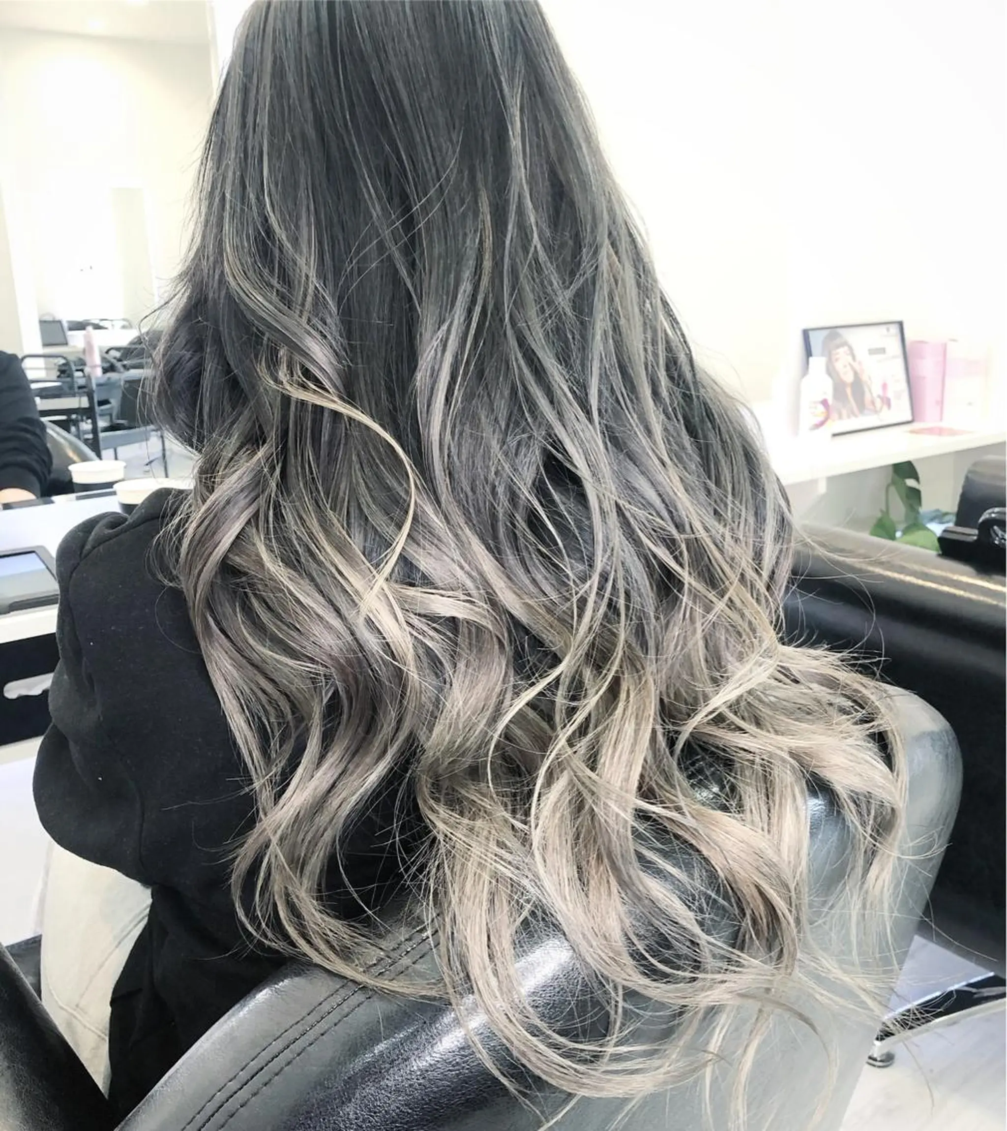 ロング レイヤーカット Ready所属・UEKAJI Noriのヘアスタイル