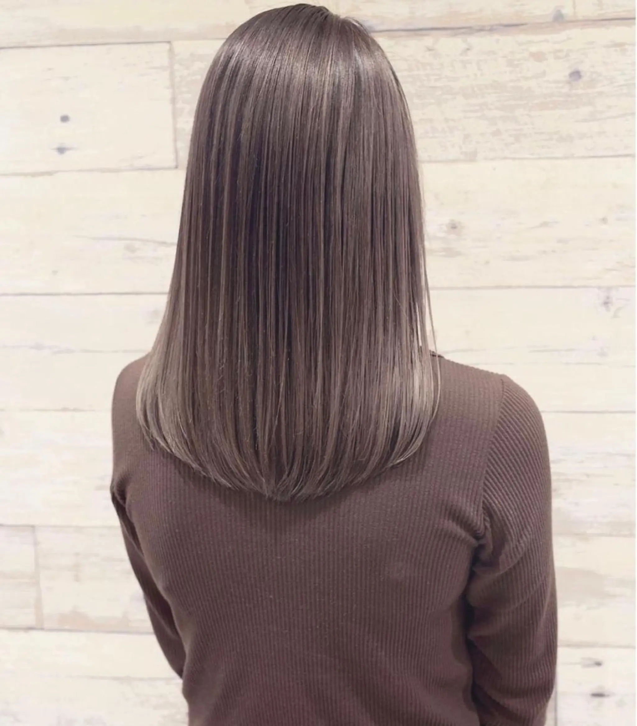 ミディアム カラー 栗原 瑠世のヘアスタイル