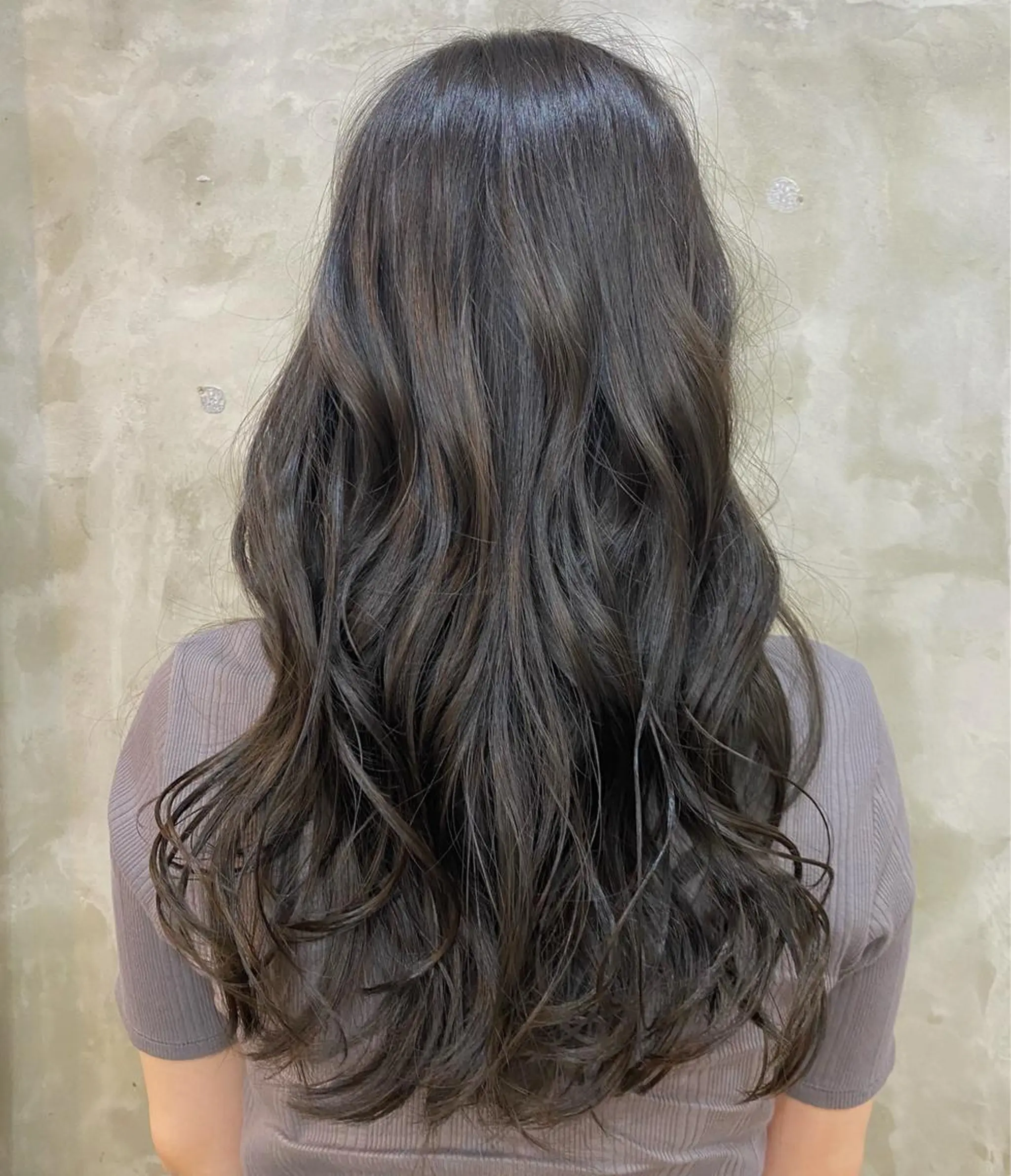 ロング カラー ヘアアレンジ アッシュ ブリーチ ブリーチなしカラー eTONe所属・志賀 あずみのヘアスタイル