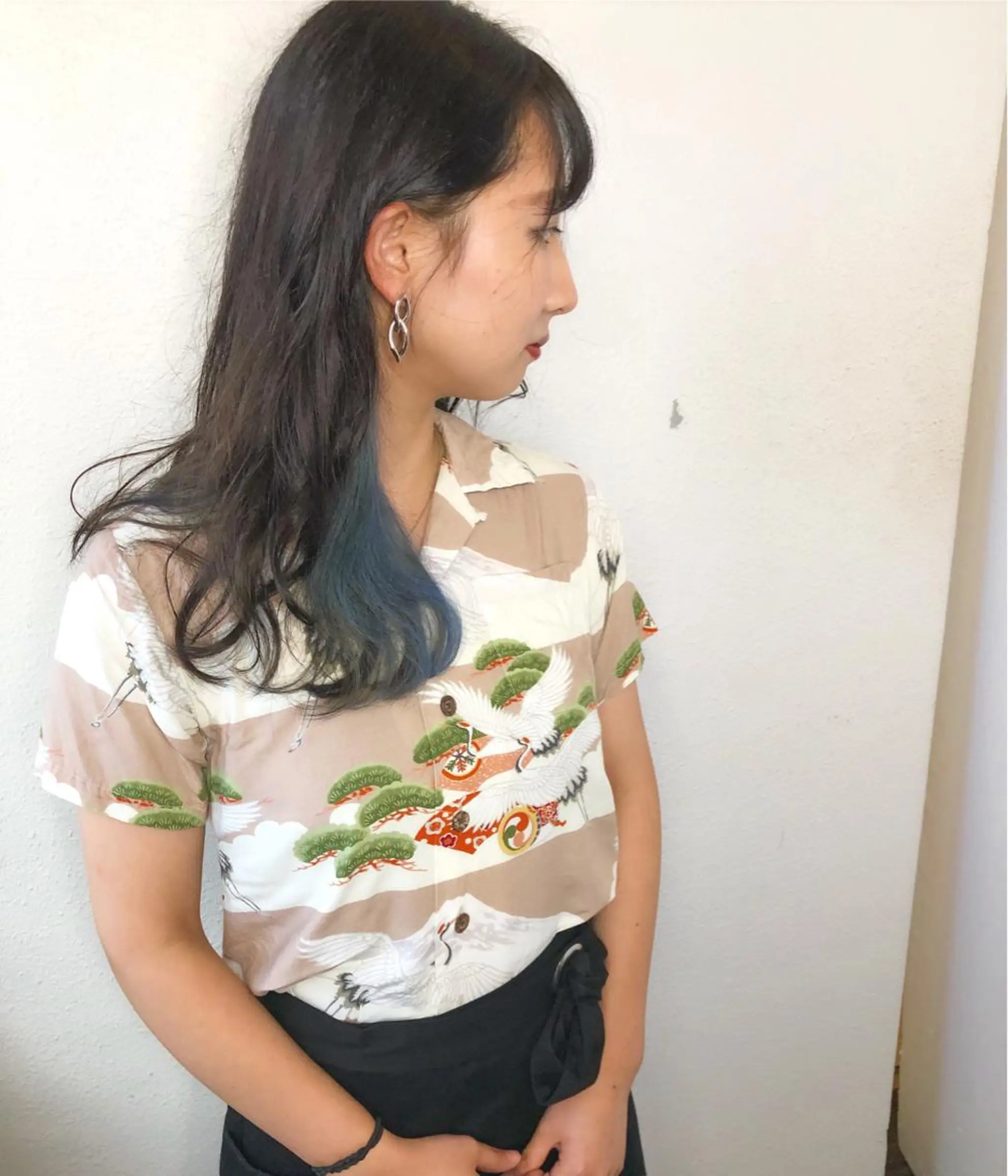 ロング カラー ブリーチ ブルーカラー インナーカラー しゅうさん🍝 麻田秀太郎のヘアスタイル