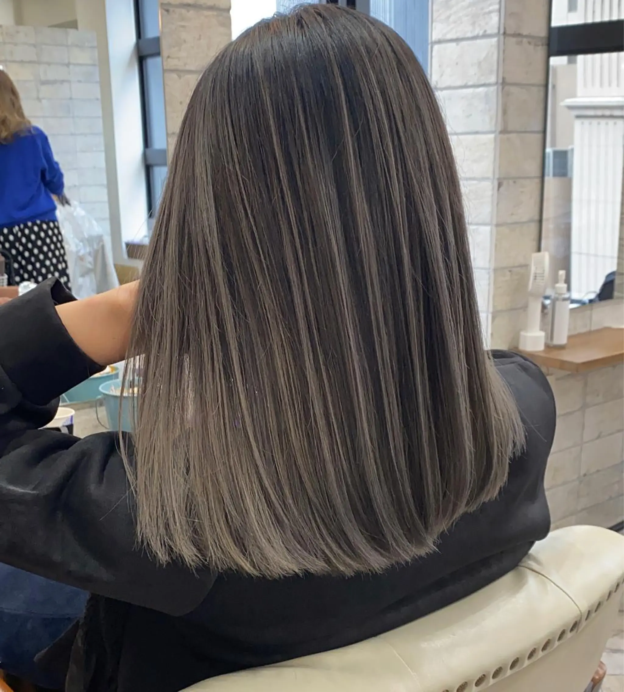 セミロング カラー パーマ ヘアアレンジ メンズ キッズ ネイル マツエク・マツパ カット ヘアカラー ハイライト、レイヤー カット/西梅田/中西のヘアスタイル