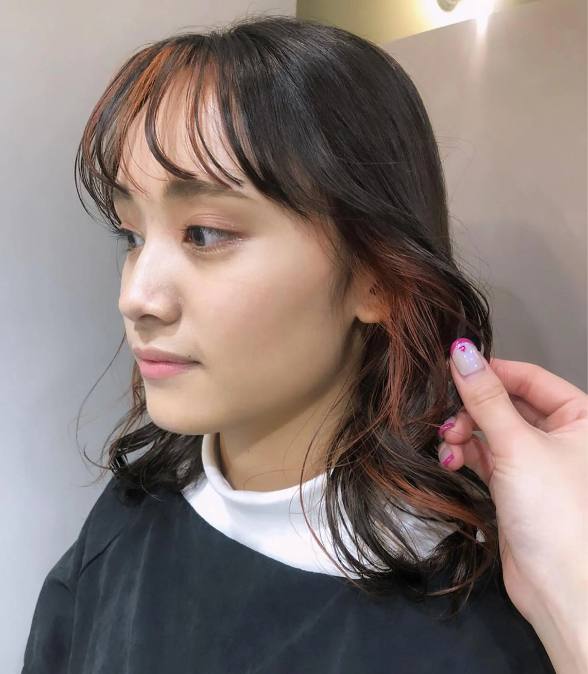 セミロング カラー ヘアアレンジ ブリーチ インナーカラー 関谷 あいみのヘアスタイル