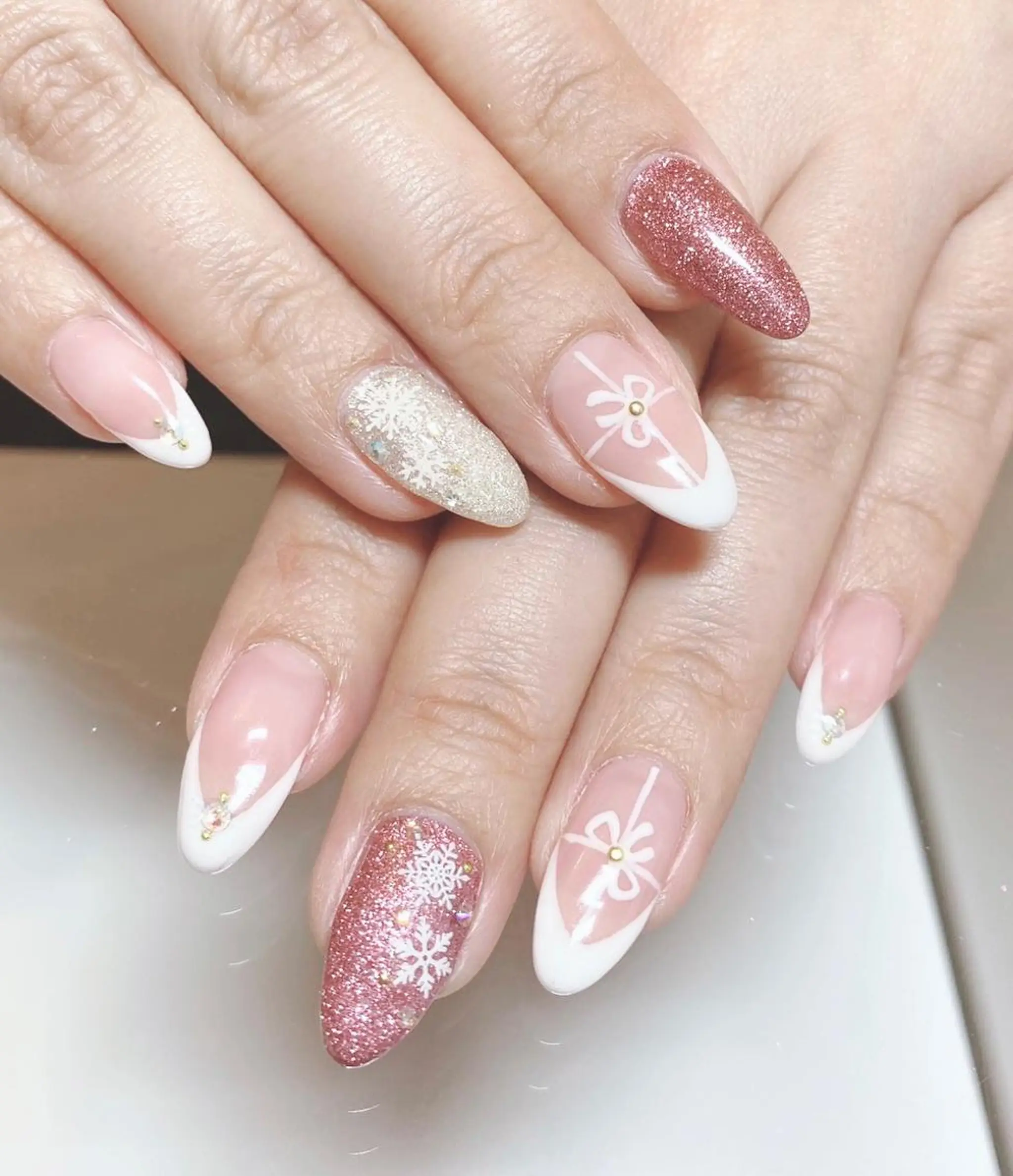 ネイル フレンチネイル リボン ハンドネイル Nail room Lunaのネイルデザイン