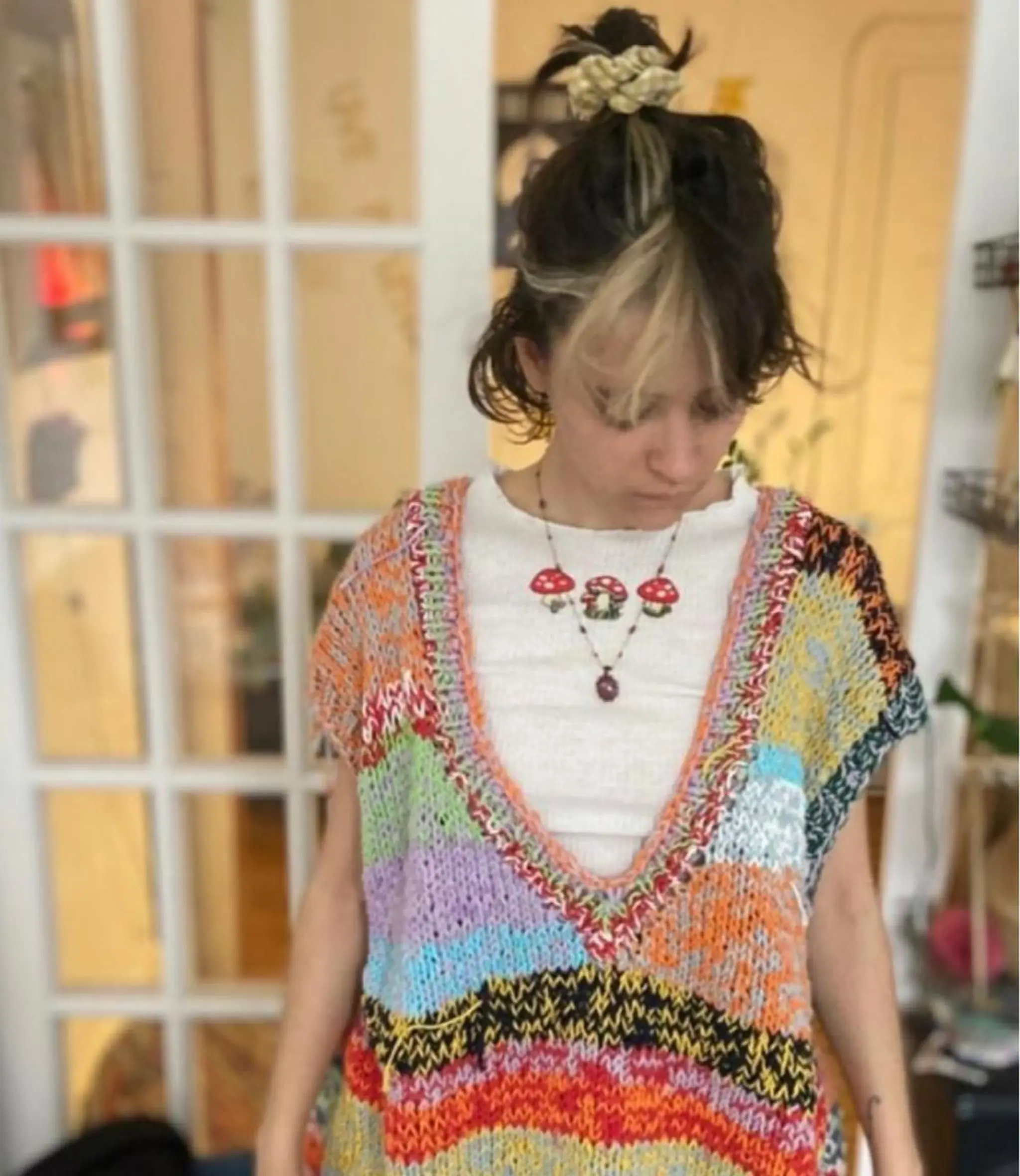 ミディアム カラー デザインカラー ハイライトカラー ハイトーンカラー インナーカラー ハイライト ヘアカラー トリートメント MIU/ルーツカラー 顔まわりレイヤーのヘアスタイル