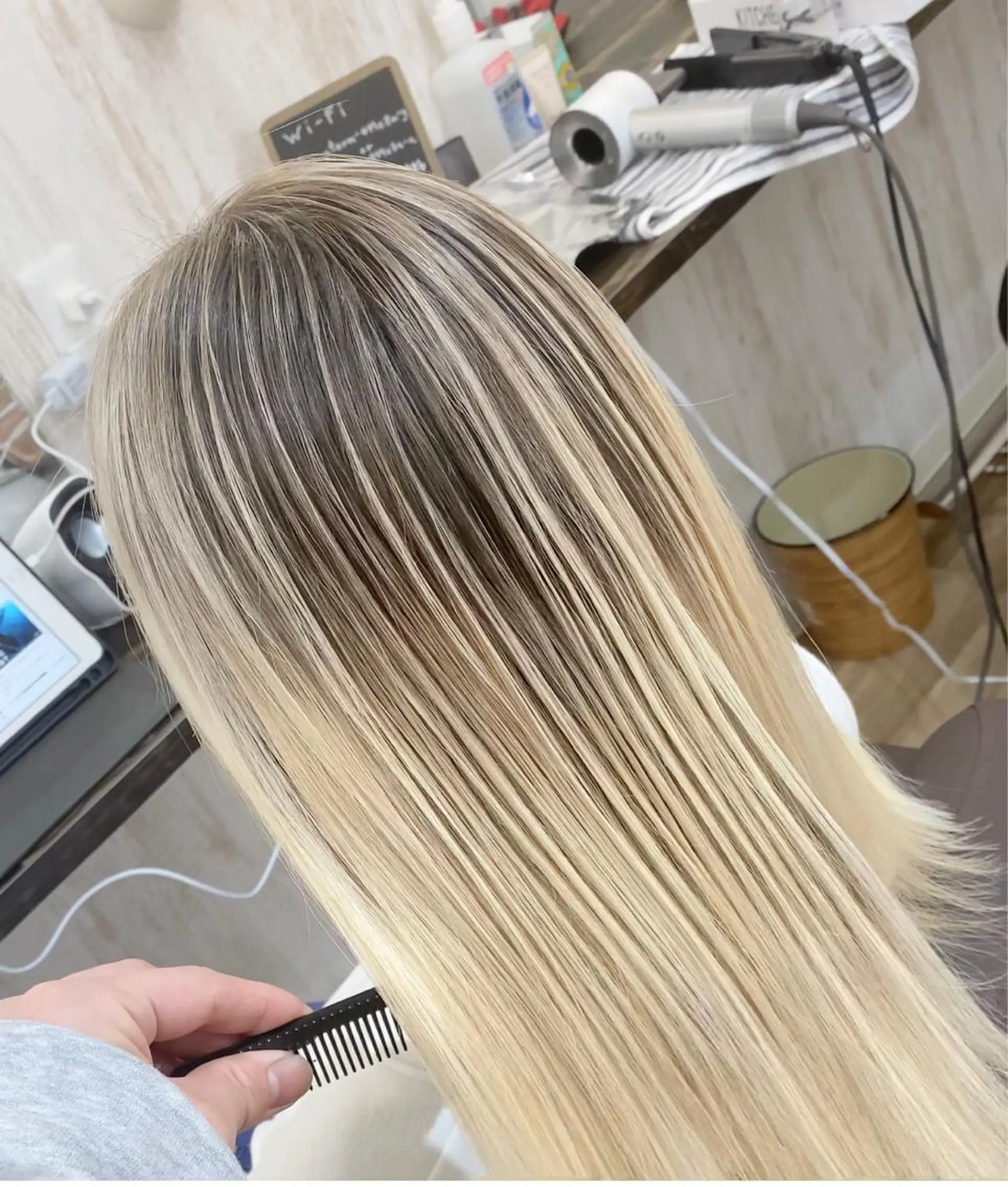 セミロング カラー かきあげバング プライベートサロン LyoN/RYOTAのヘアスタイル
