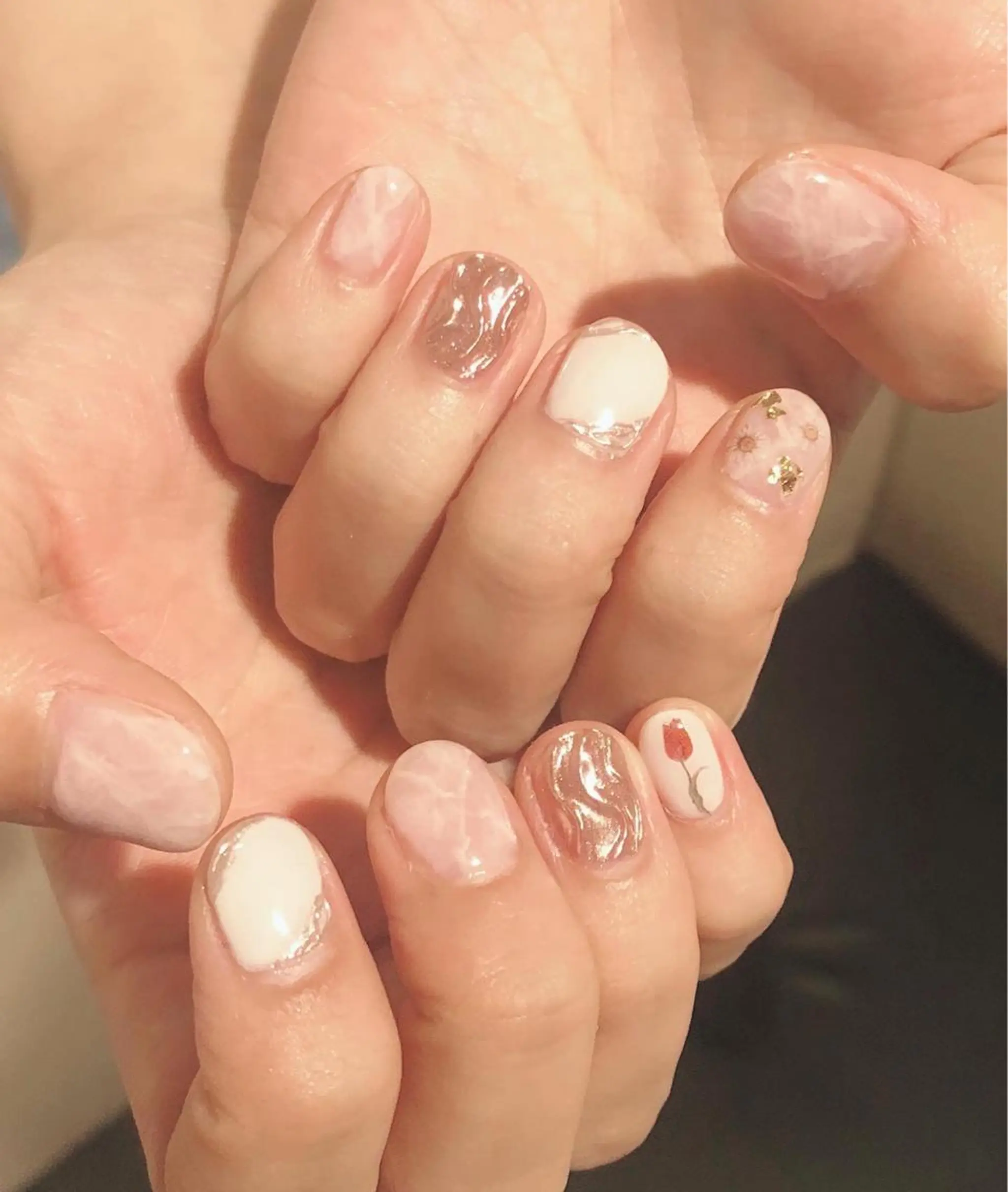 ネイル 大理石ネイル(マーブル) ミラーネイル ニュアンスネイル シンプルネイル ハンドネイル プーモワベリー ♡のネイルデザイン