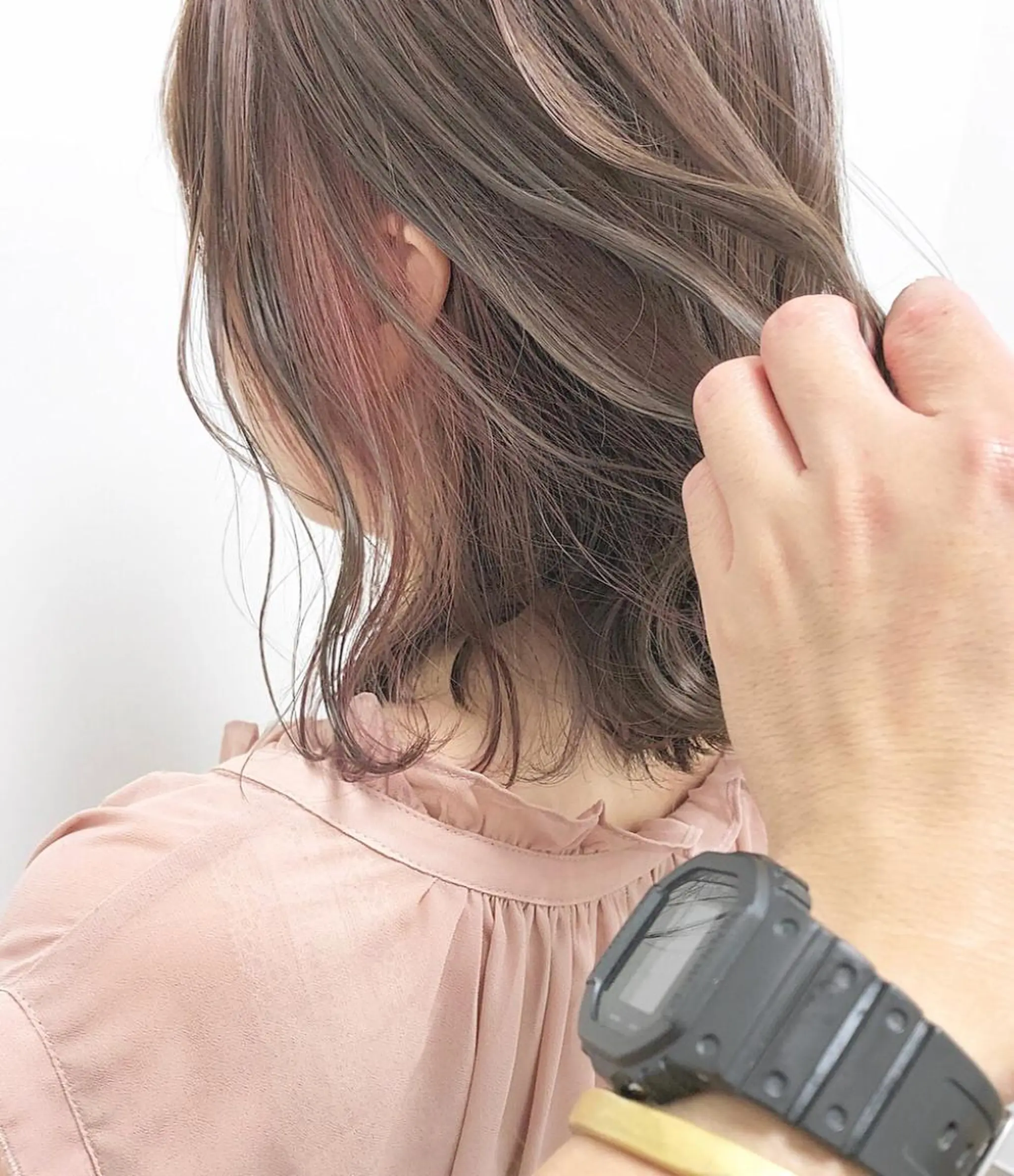 ミディアム カラー ショコラグレージュ グレージュ インナーカラー ピンクカラー ヘアカラー トリートメント autre所属・大久保 ひでなりのヘアスタイル