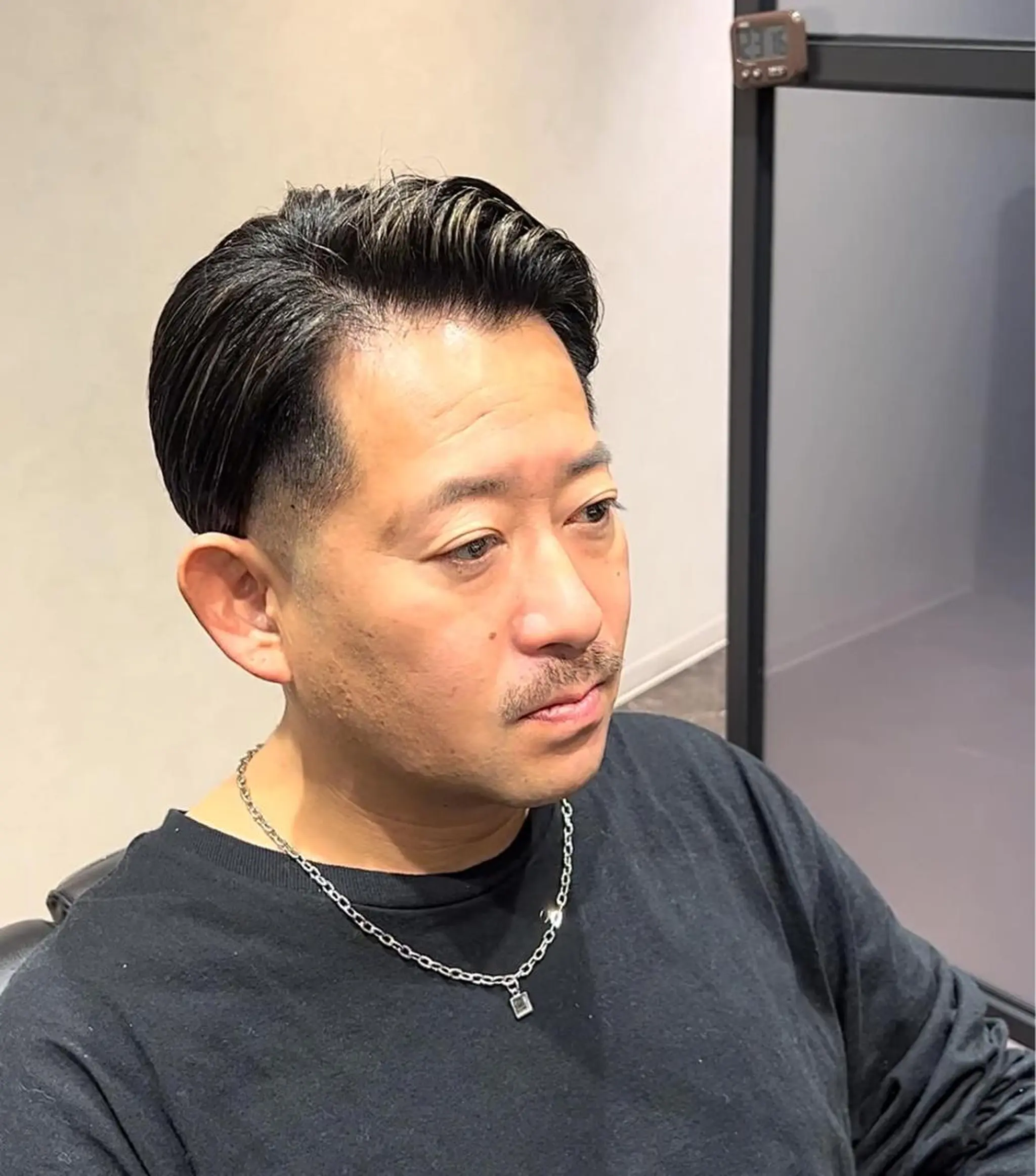 ショート カラー メンズ フェードカット メンズハイライト メンズショート ハイライトカラー ハイライト カット BARBER SUGIYAMA所属・北千住理容室バーバー 小堀悠作のヘアスタイル