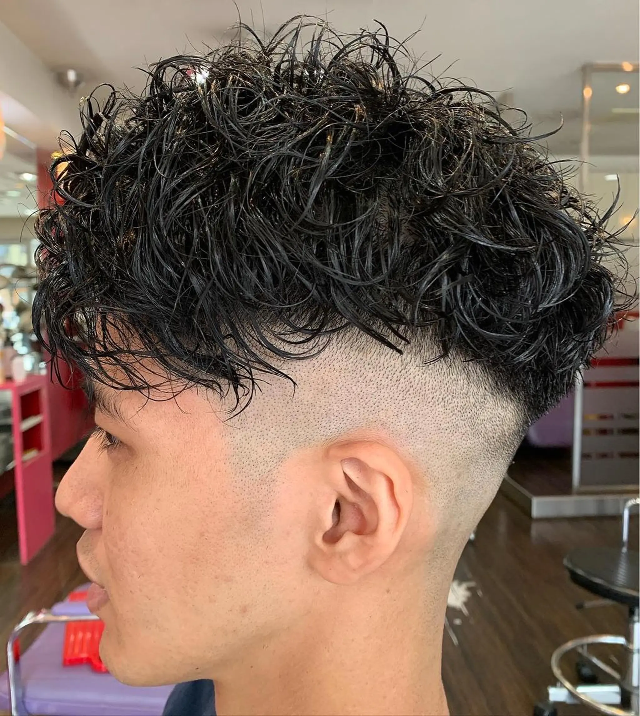 ショート パーマ ヘアアレンジ メンズ フェードカット カット パーマ トリートメント 西尾 太郎のヘアスタイル
