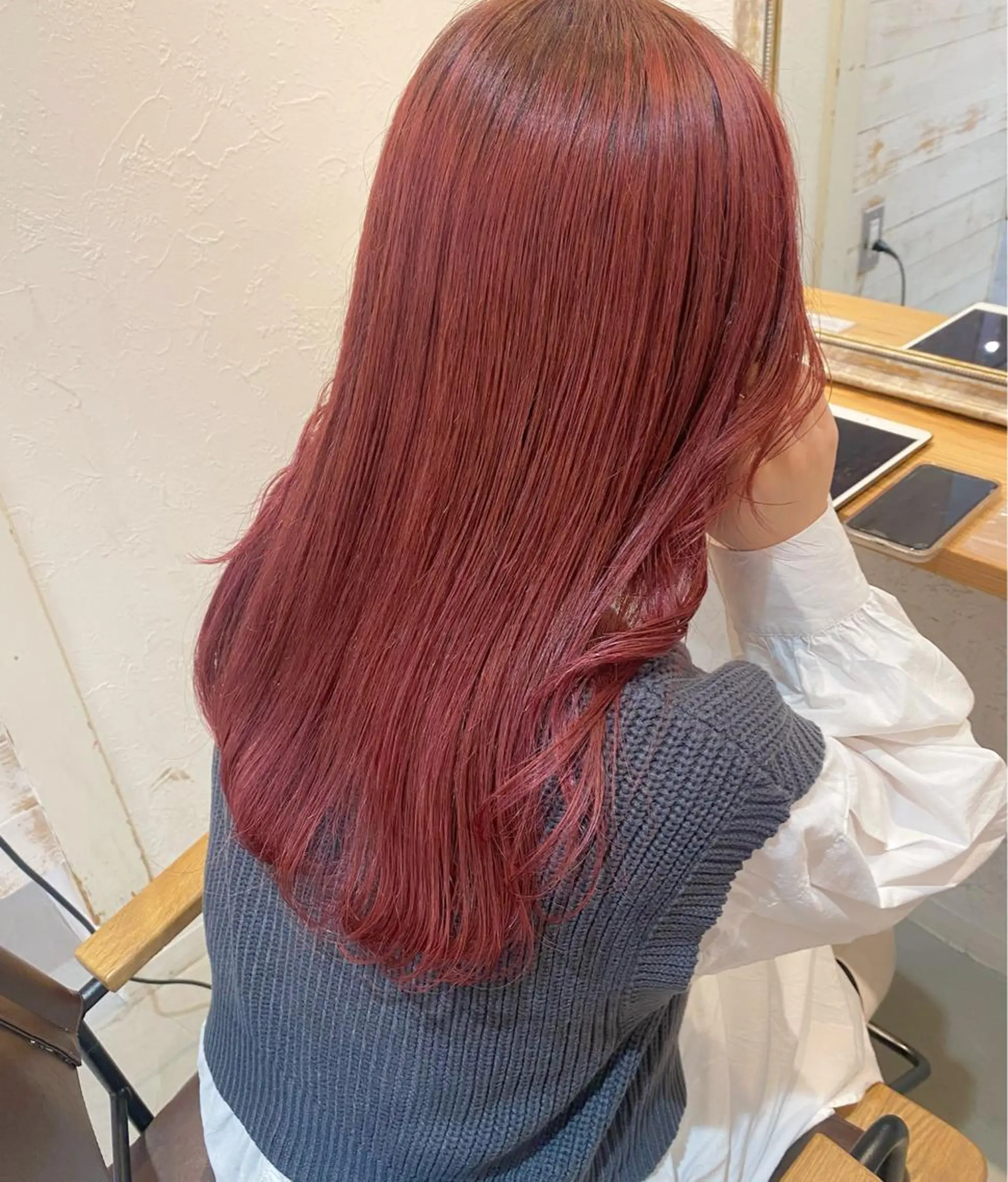 ロング ブリーチなしカラー レイヤーカットのヘアスタイル