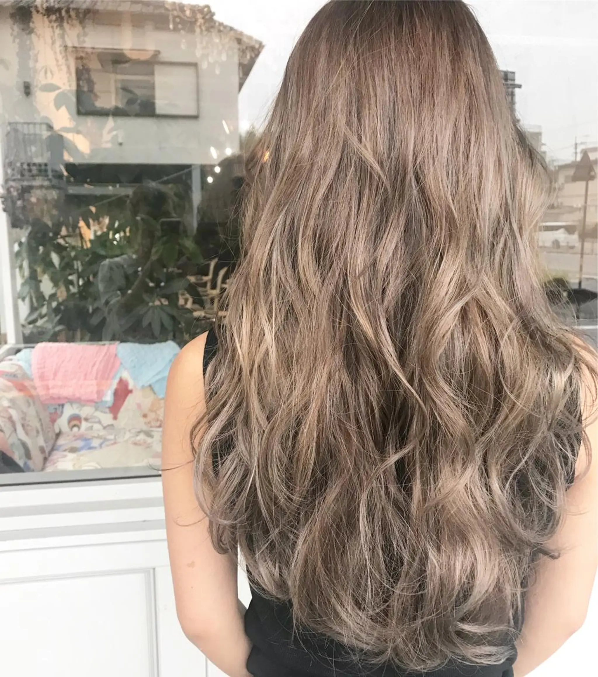 ロング カラー ヘアアレンジ お団子ヘア 切りっぱなしボブ バレイヤージュ ブリーチ グラデーションカラー Mariana/ 鶴原-ハイライトのヘアスタイル