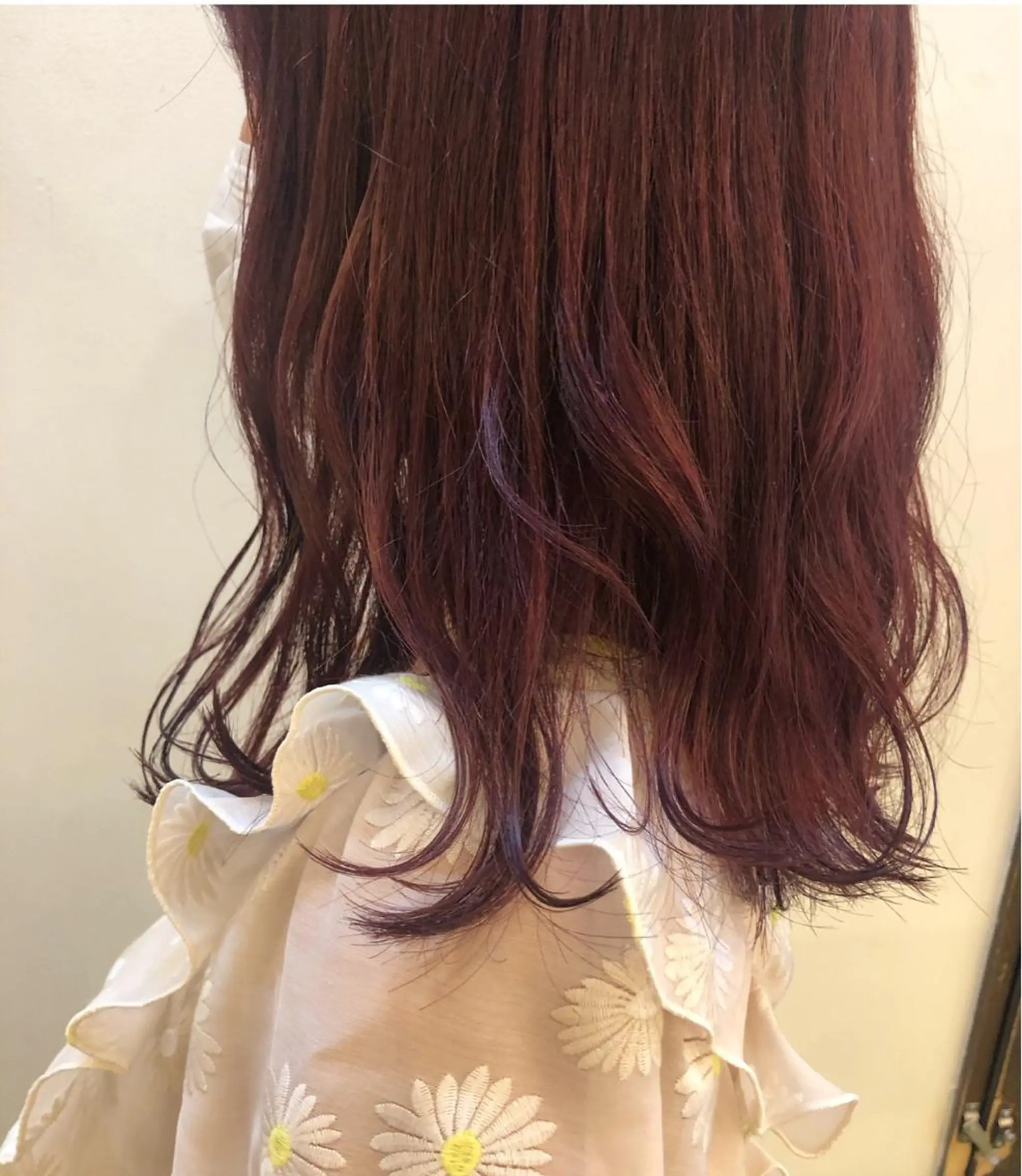 ミディアム 坂田 友梨奈のヘアスタイル