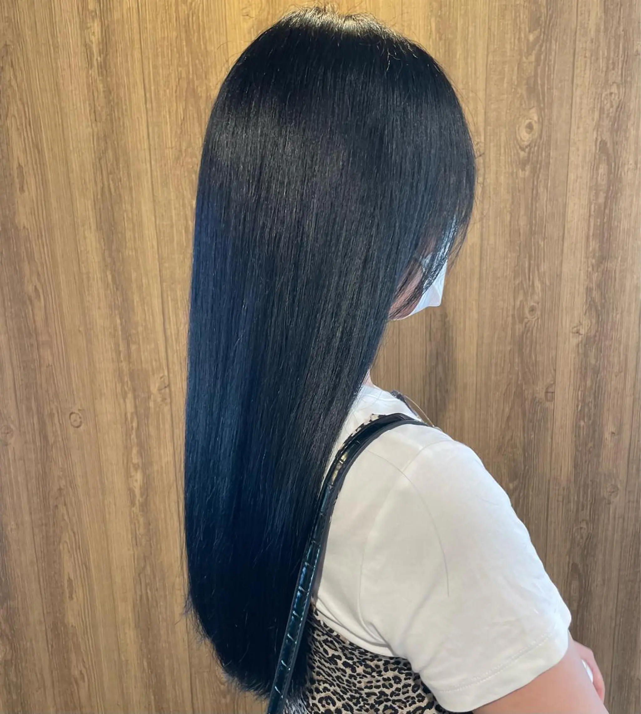 カラー 黒髪 ブリーチ ブルーカラー ブルーブラック 透明感カラー moon所属・【メンズ特化】 畑山莉央のヘアスタイル
