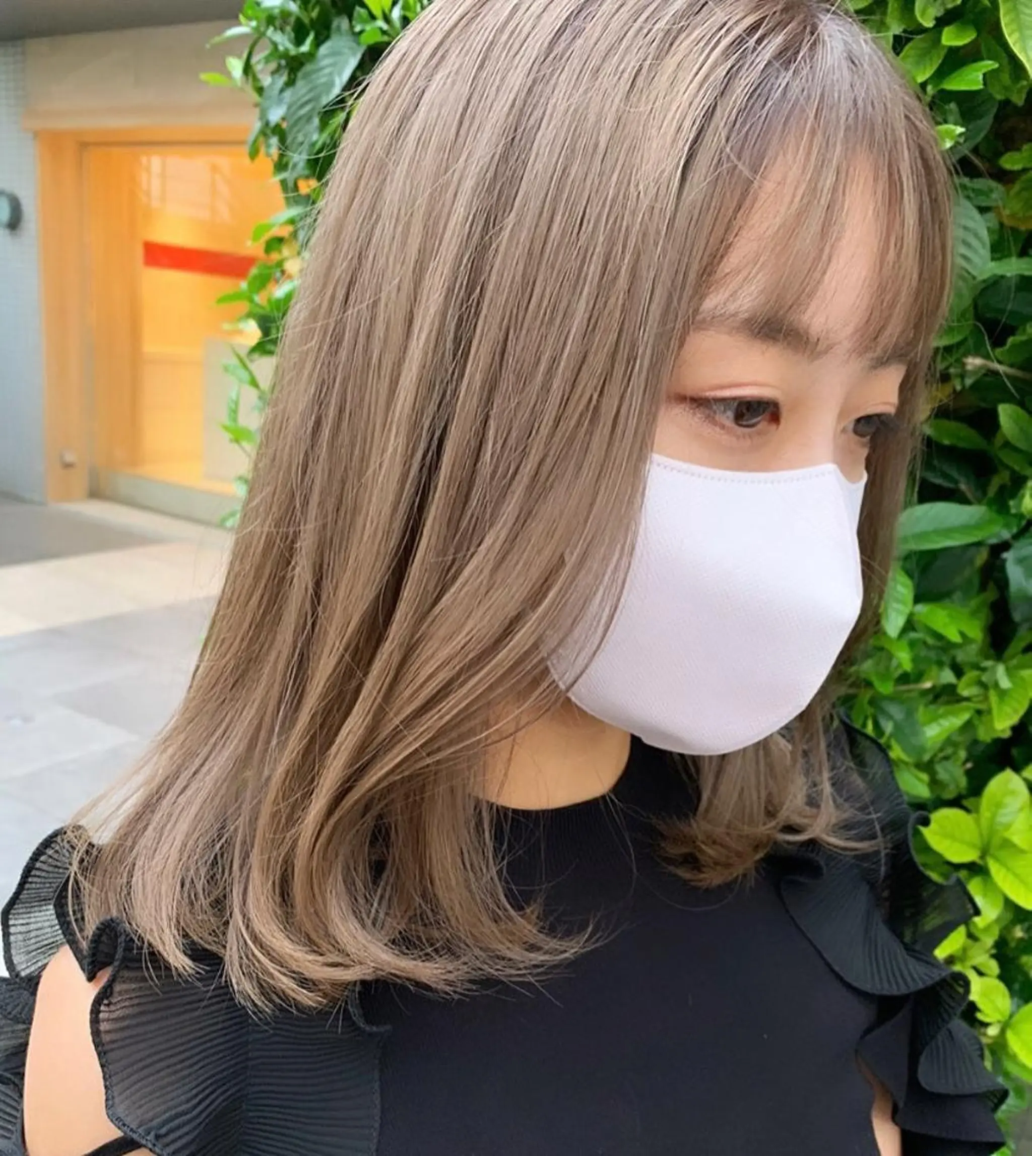 セミロング カット ヘアカラー トリートメント 淡いハイトーンカラー レイヤーカットゆうかのヘアスタイル