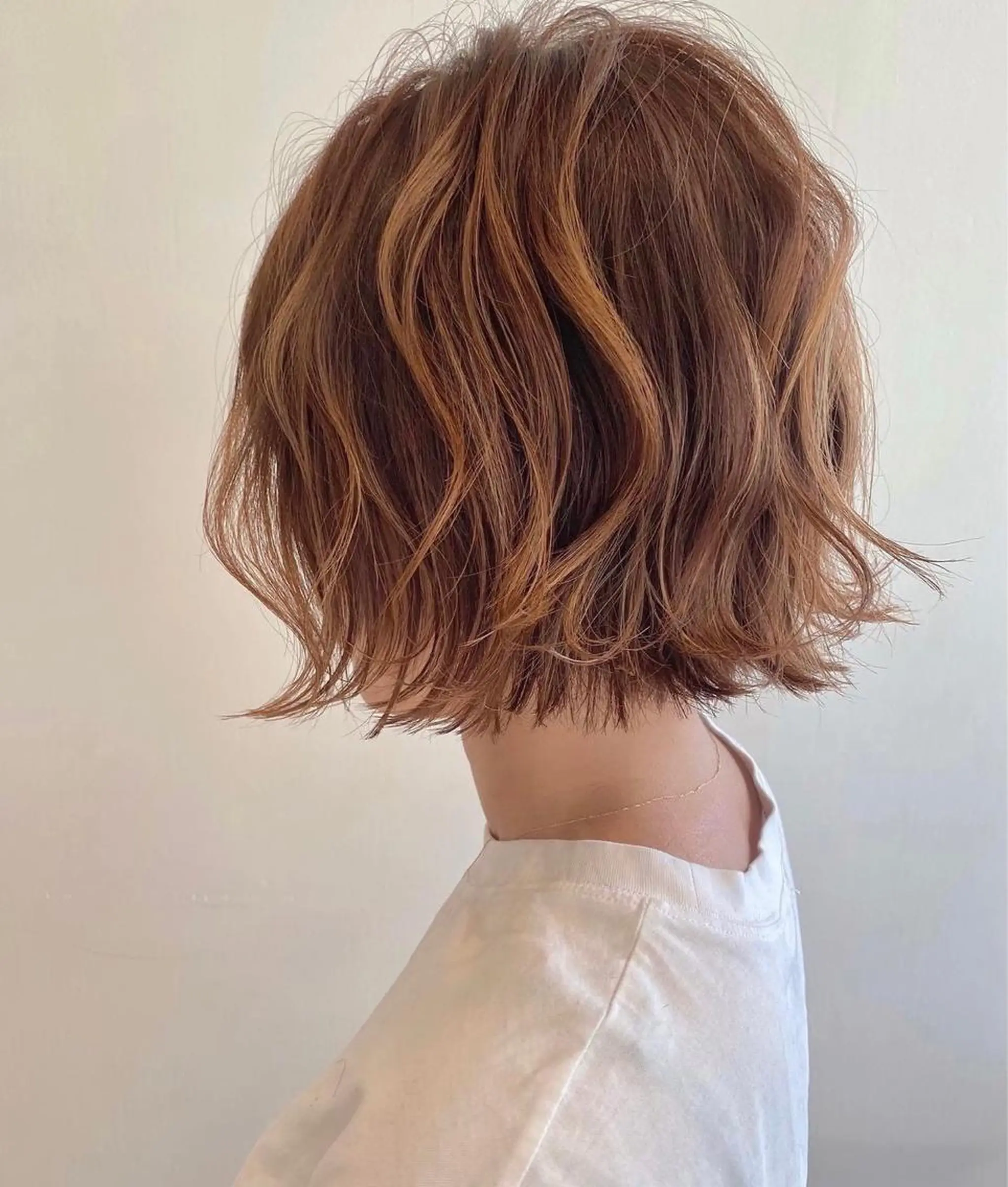 ミディアム カット ヘアカラー 麻生 舞のヘアスタイル