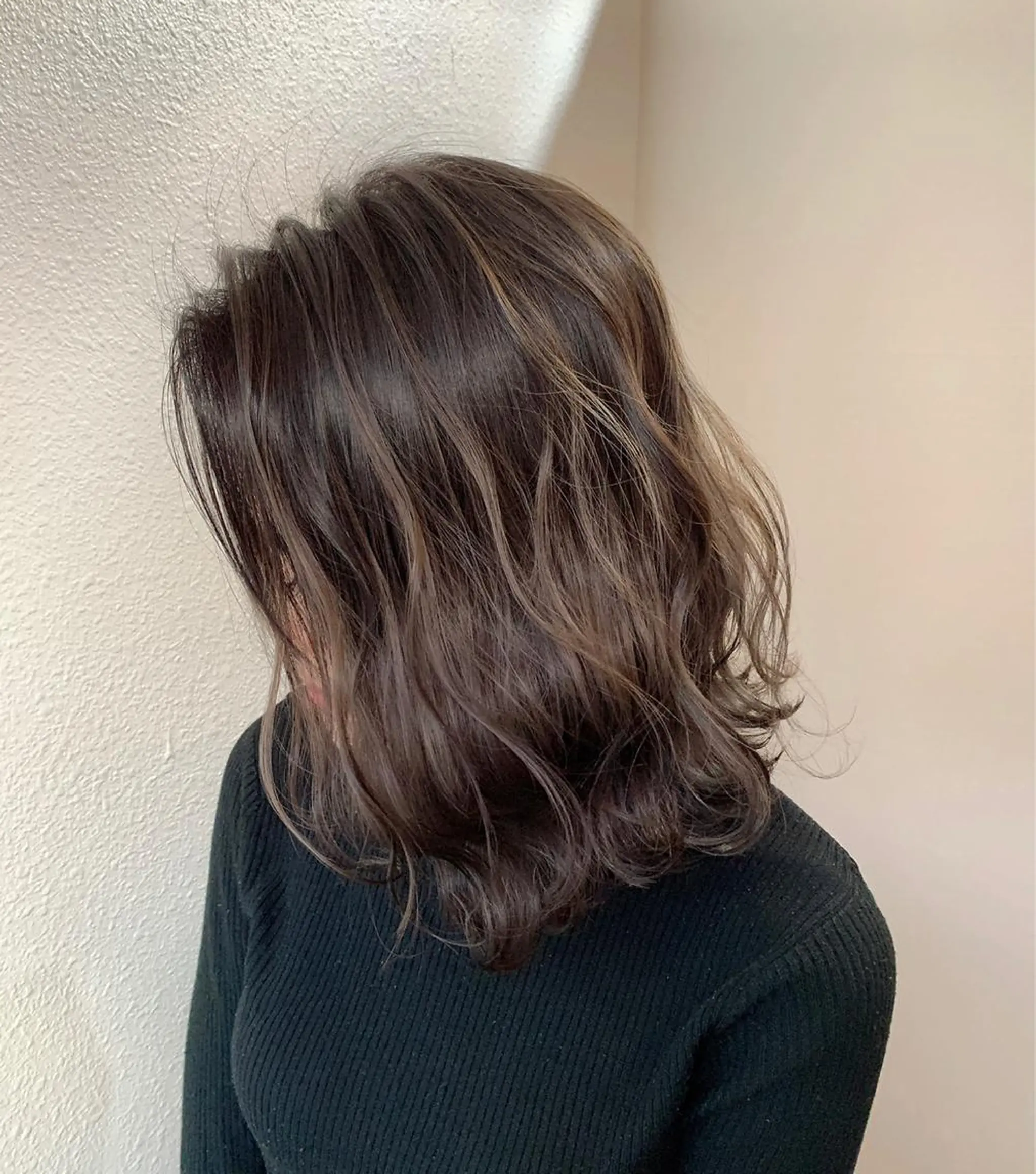 ミディアム カラー バレイヤージュ ハイライトカラー ハイライト レイヤーカット ヘアカラー 似合わせ/ブリーチ カラー.岡田友仁のヘアスタイル