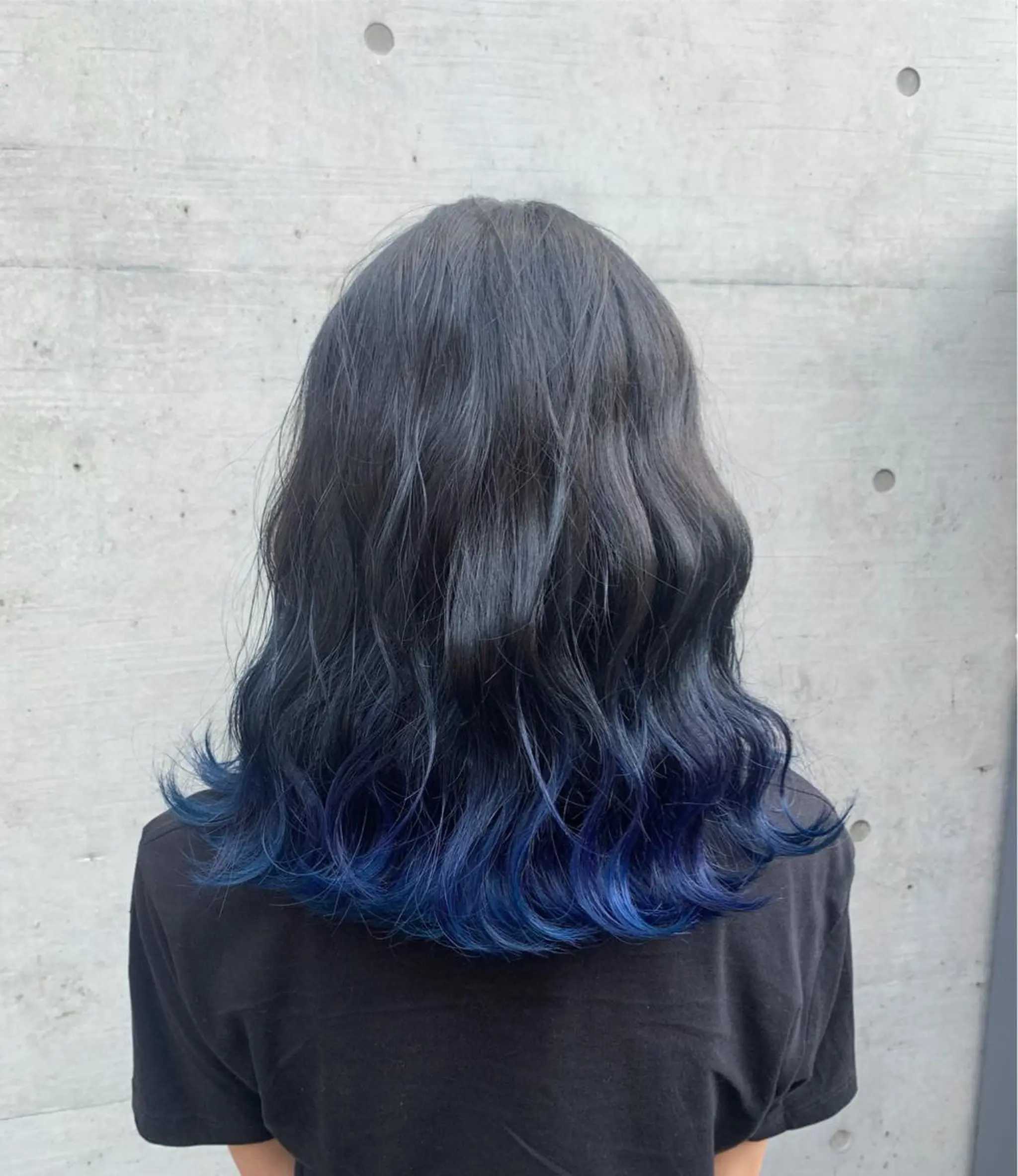 セミロング カラー ヘアアレンジ ブルーカラー a-o横浜所属・色落ちまでキレイに！ ！女性サロンremiのヘアスタイル