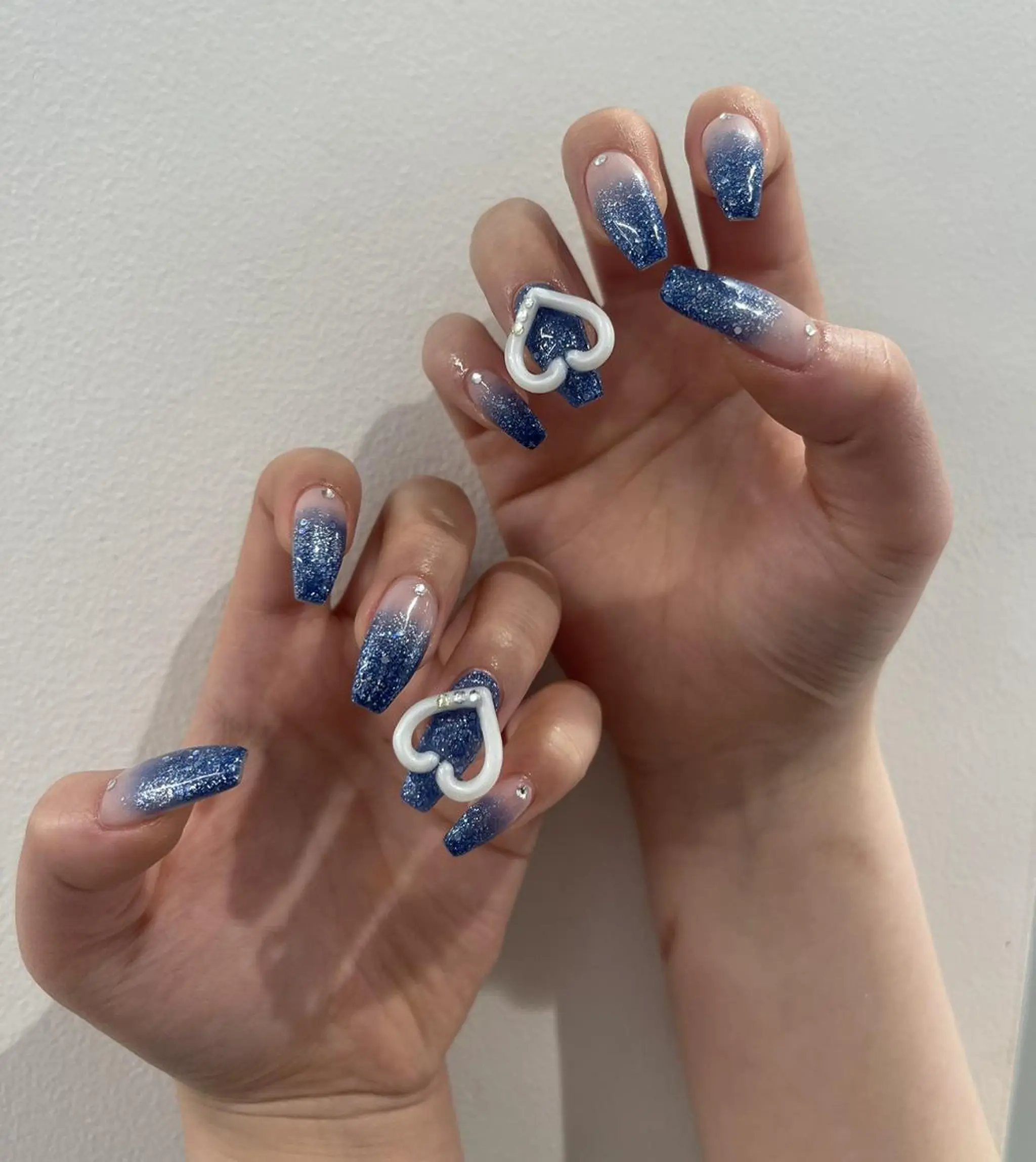 ネイル グラデーション 韓国ネイル ラメ(グリッター) ラメグラデーション ワンホンネイル ハンドネイル fein.🎀 🤍staffのマツエク・マツパデザイン