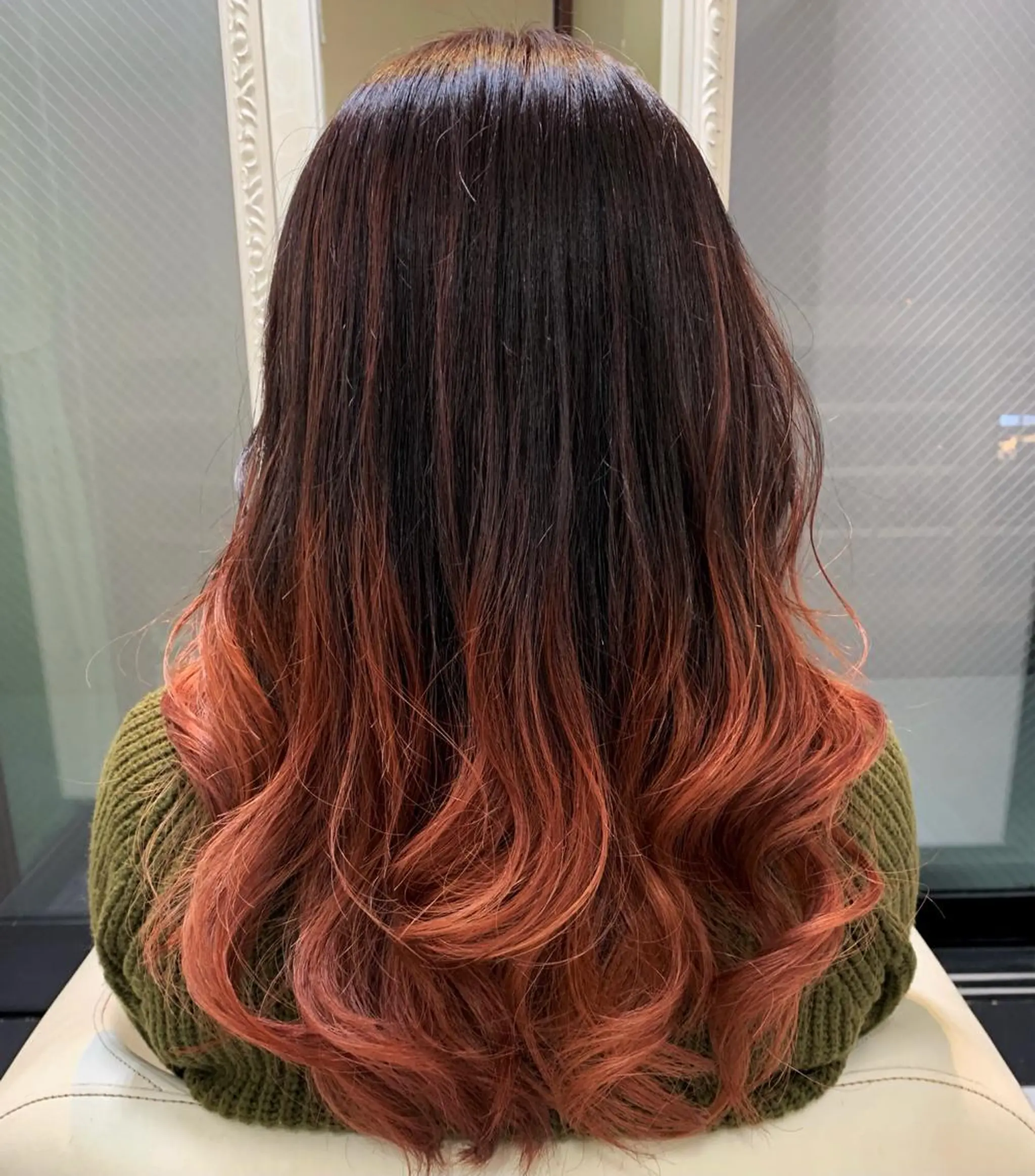 ロング カラー ロングレイヤー グラデーションカラー レイヤーカット ロング マルナ本店 ペコのヘアスタイル
