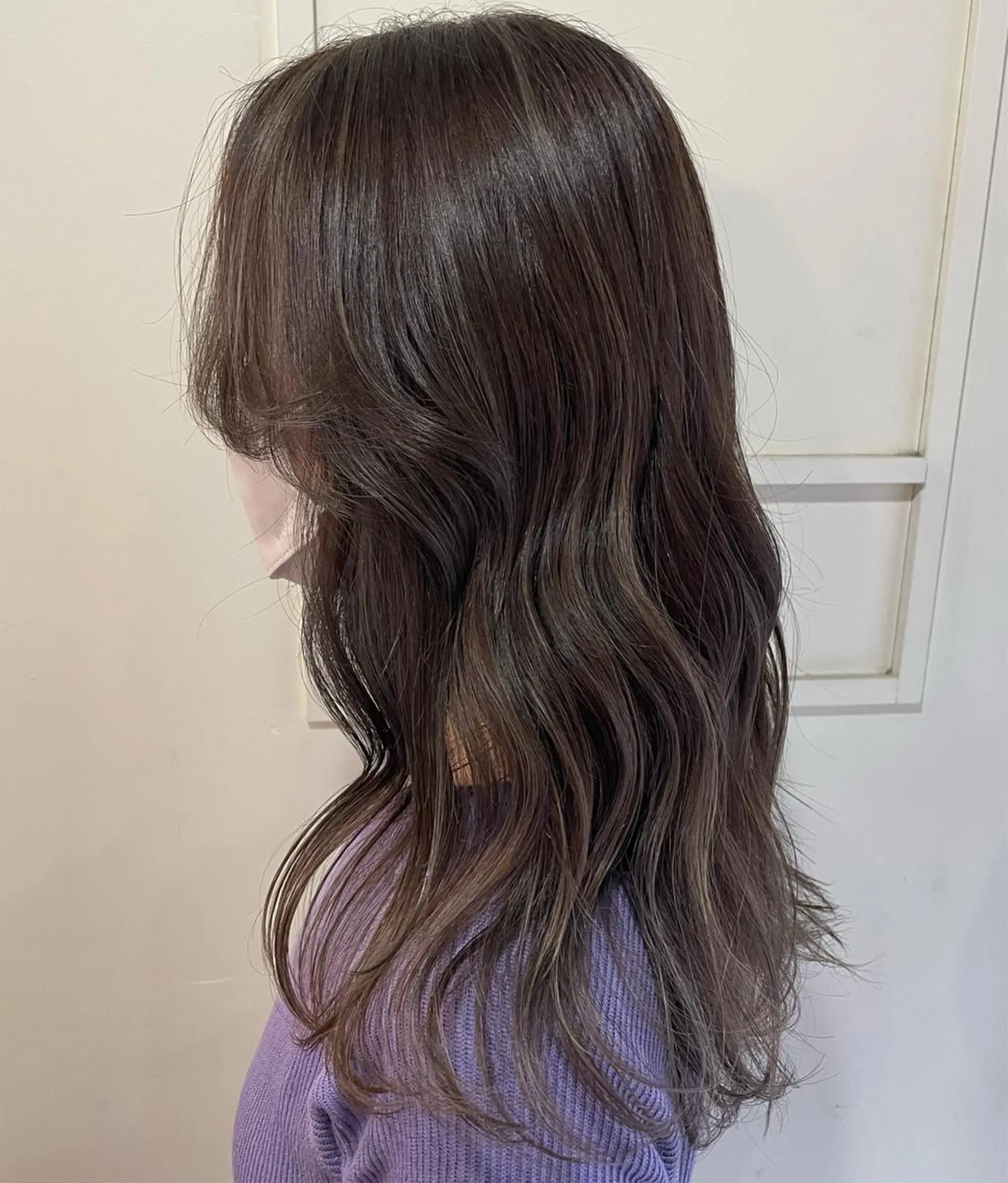 セミロング カラー ヘアアレンジ ベージュカラー グレージュ ハイライトカラー 顔まわりレイヤー ハイライト ナガミネアリサ/ 学芸大学/海外ヘアのヘアスタイル