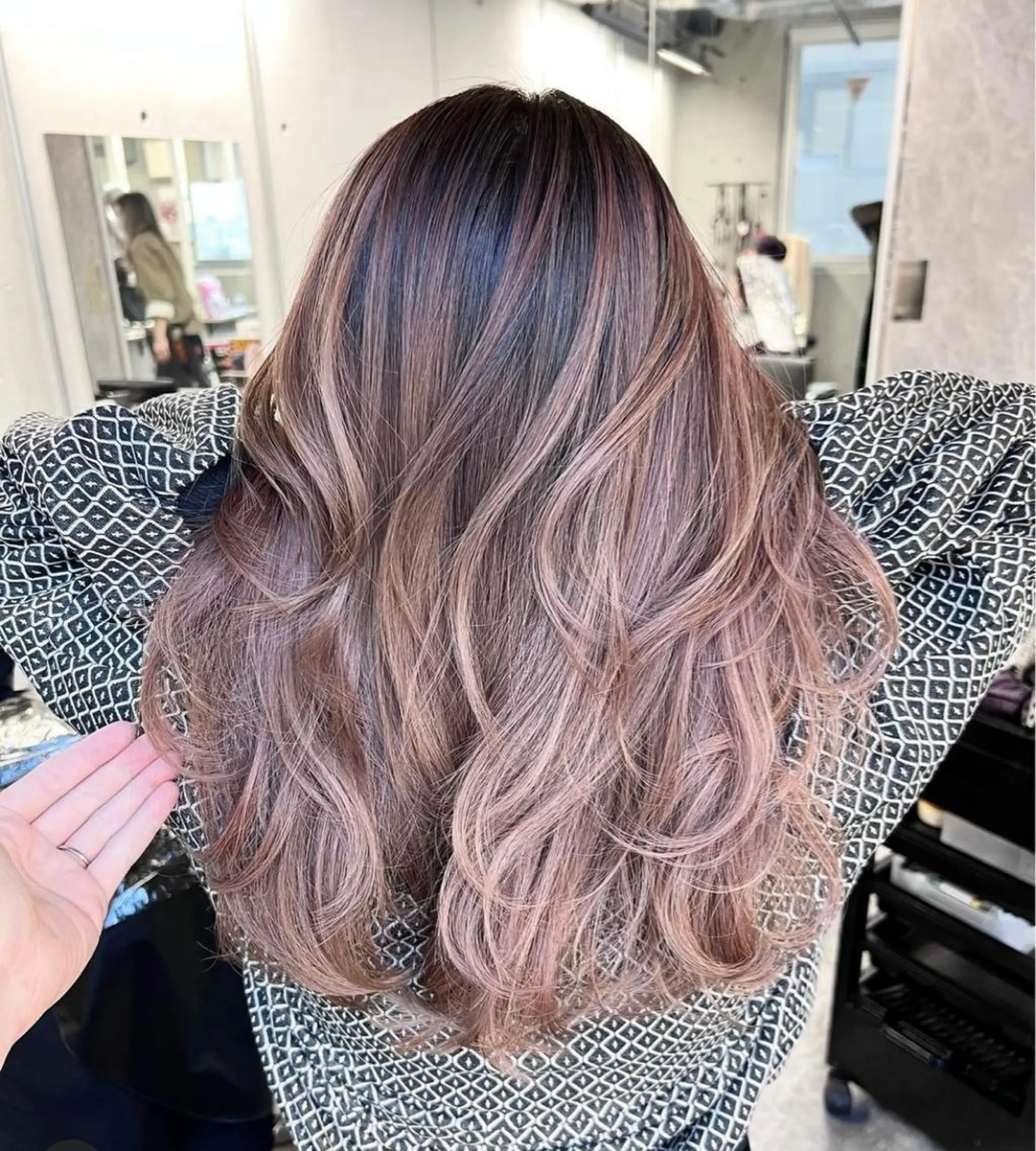 ロング カラー バレイヤージュ レイヤーカット ヘアカラー 北九州美容室 🕊️わかな✂︎のヘアスタイル