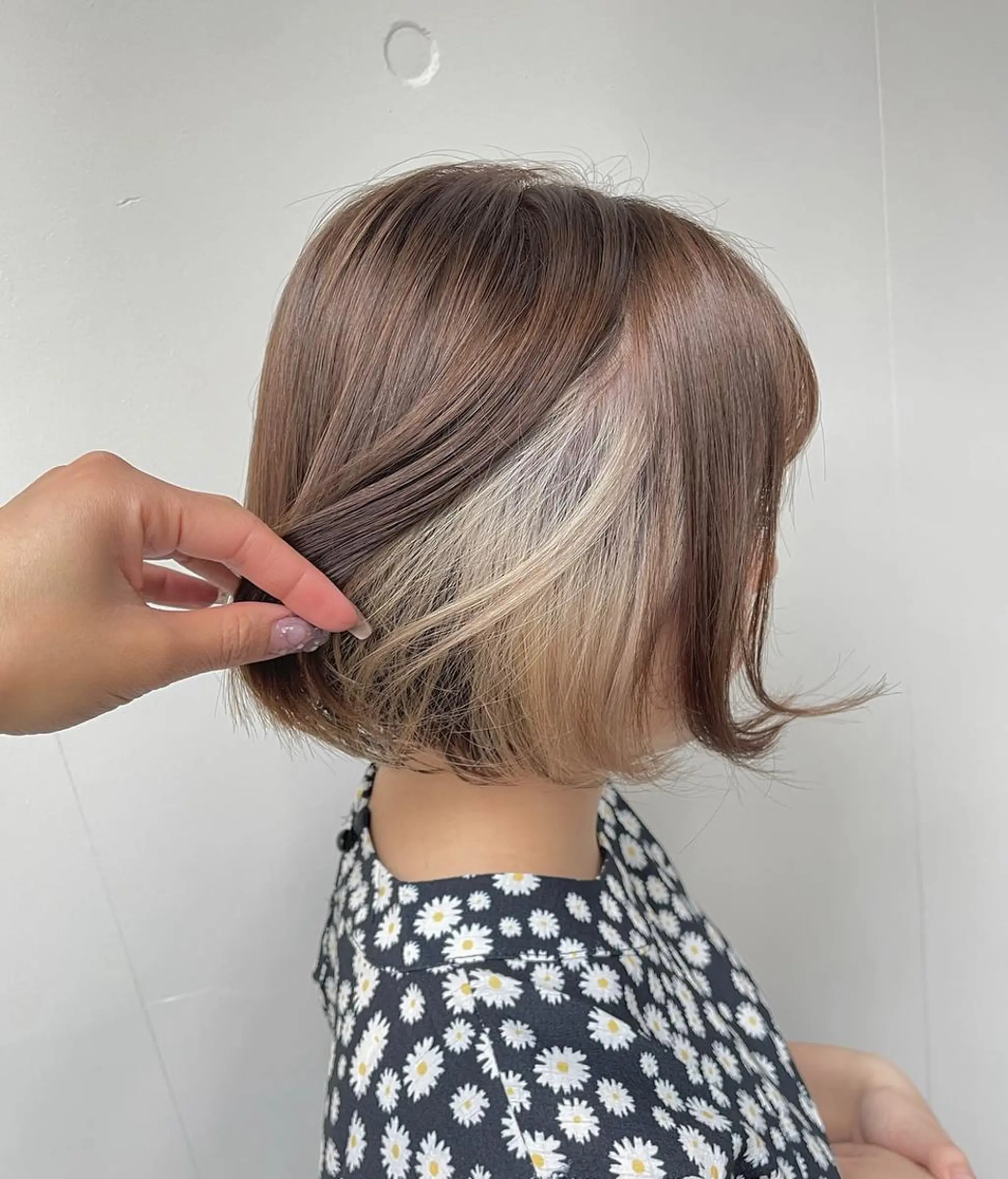 ショート カラー アディクシーカラー ベージュカラー 黒髪 ブリーチ ブルーカラー ヘアカラー 藤澤 夏実/インナーカラーのヘアスタイル