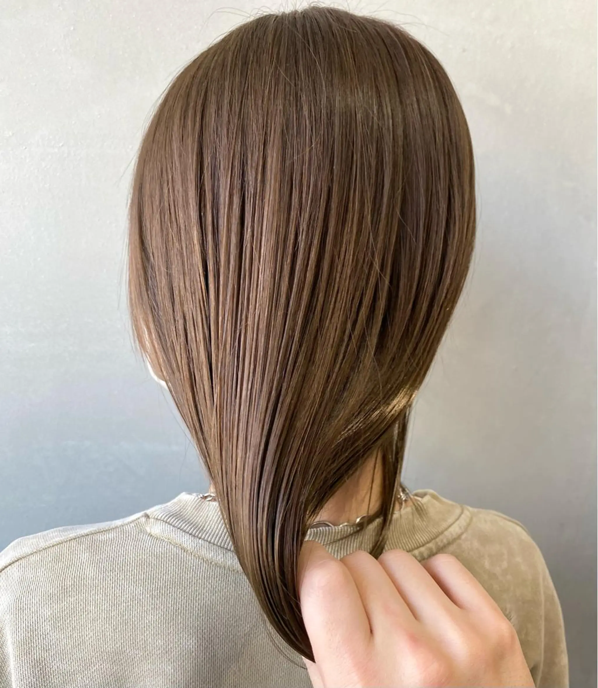 セミロング カラー 艶ハイトーンブリーチ 🌈小林侑雅のヘアスタイル