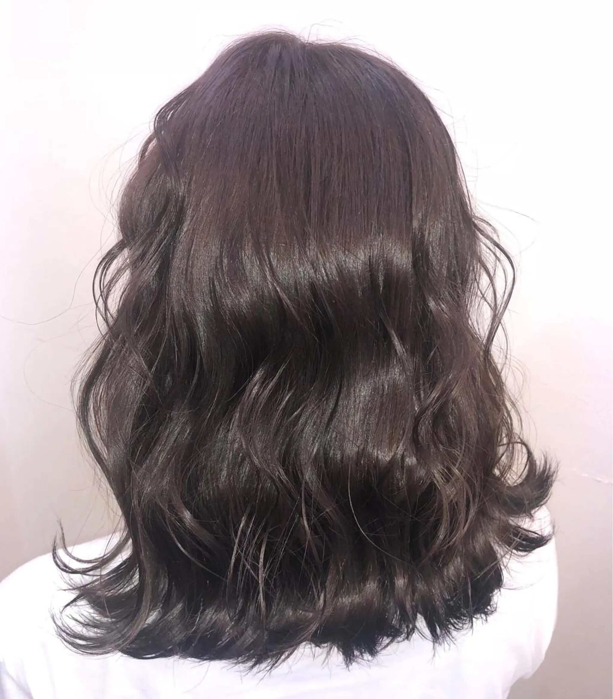 ミディアム カラー アッシュ アッシュブラウン ブラウンカラー ダークアッシュ ヘアカラー トリートメント MAKO ❤️‍🔥NEXTのヘアスタイル