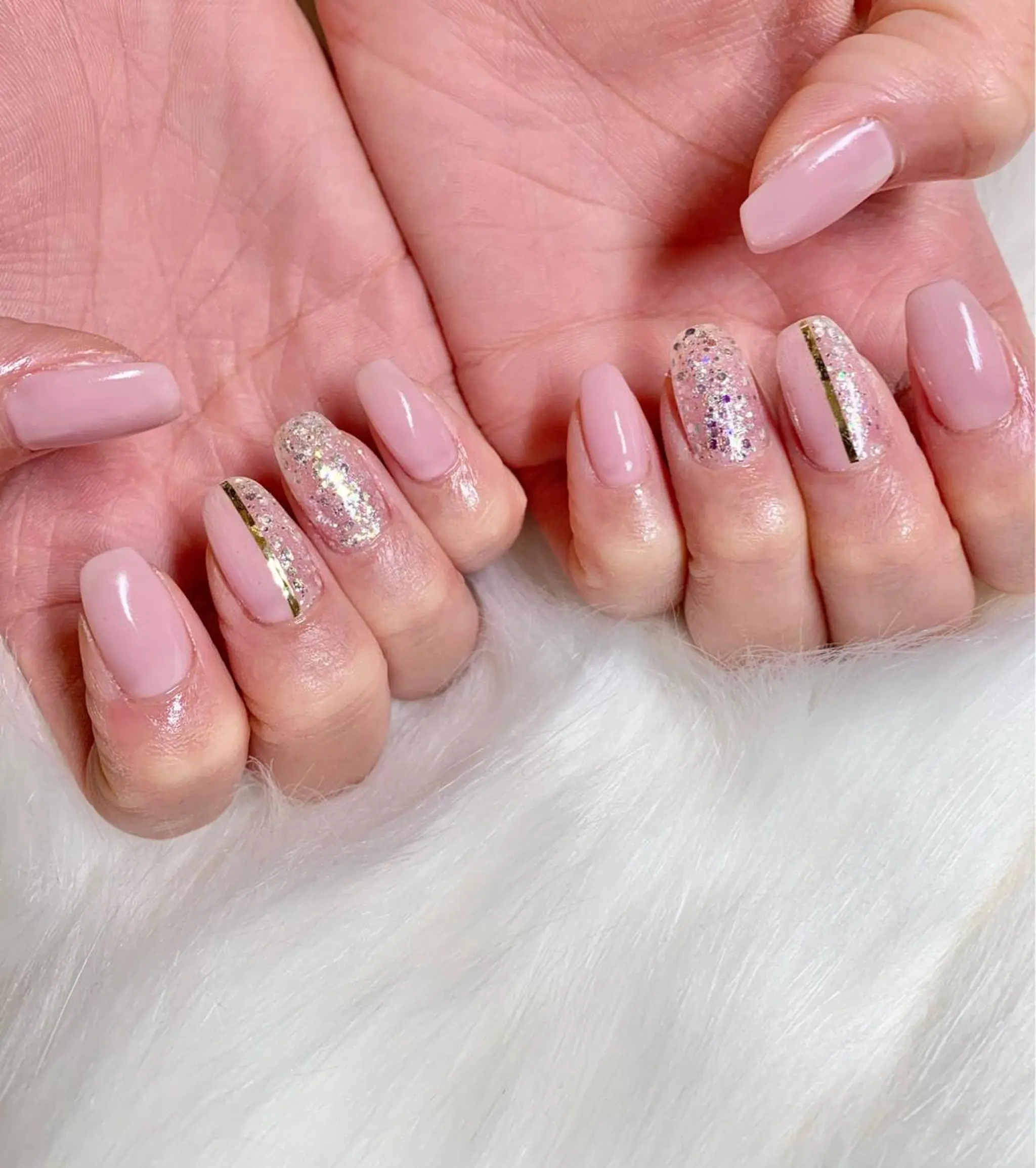 ミディアム ネイル キラキラネイル ラメ(グリッター) ピンク シンプルネイル ハンドネイル R nailのネイルデザイン