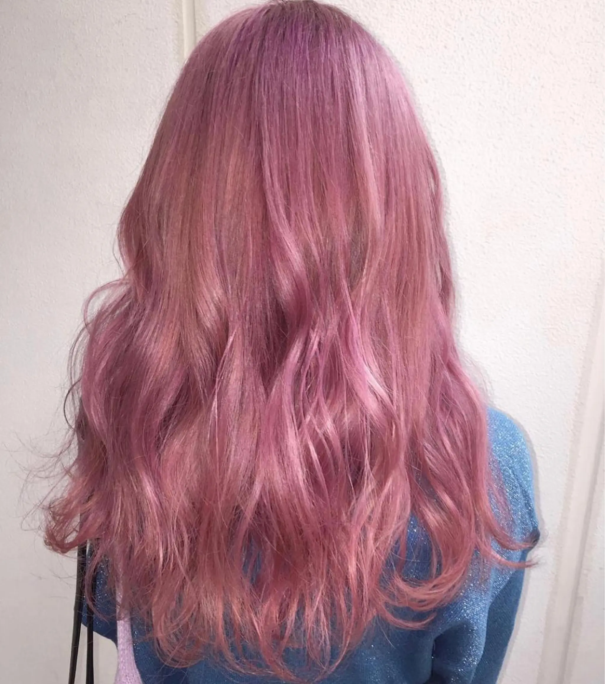 ロング カラー ヘアアレンジ ブリーチ ピンクカラー L'wis所属・🪄🫧ハイトーン/ 乙津茜🐰L'wisのヘアスタイル