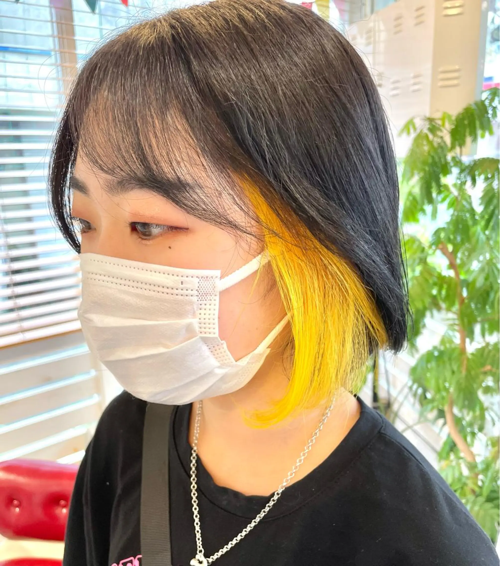 ミディアム カラー ブリーチ ケアブリーチ ダブルカラー イエローカラー インナーカラー/推し アニメカラー/ウルフのヘアスタイル
