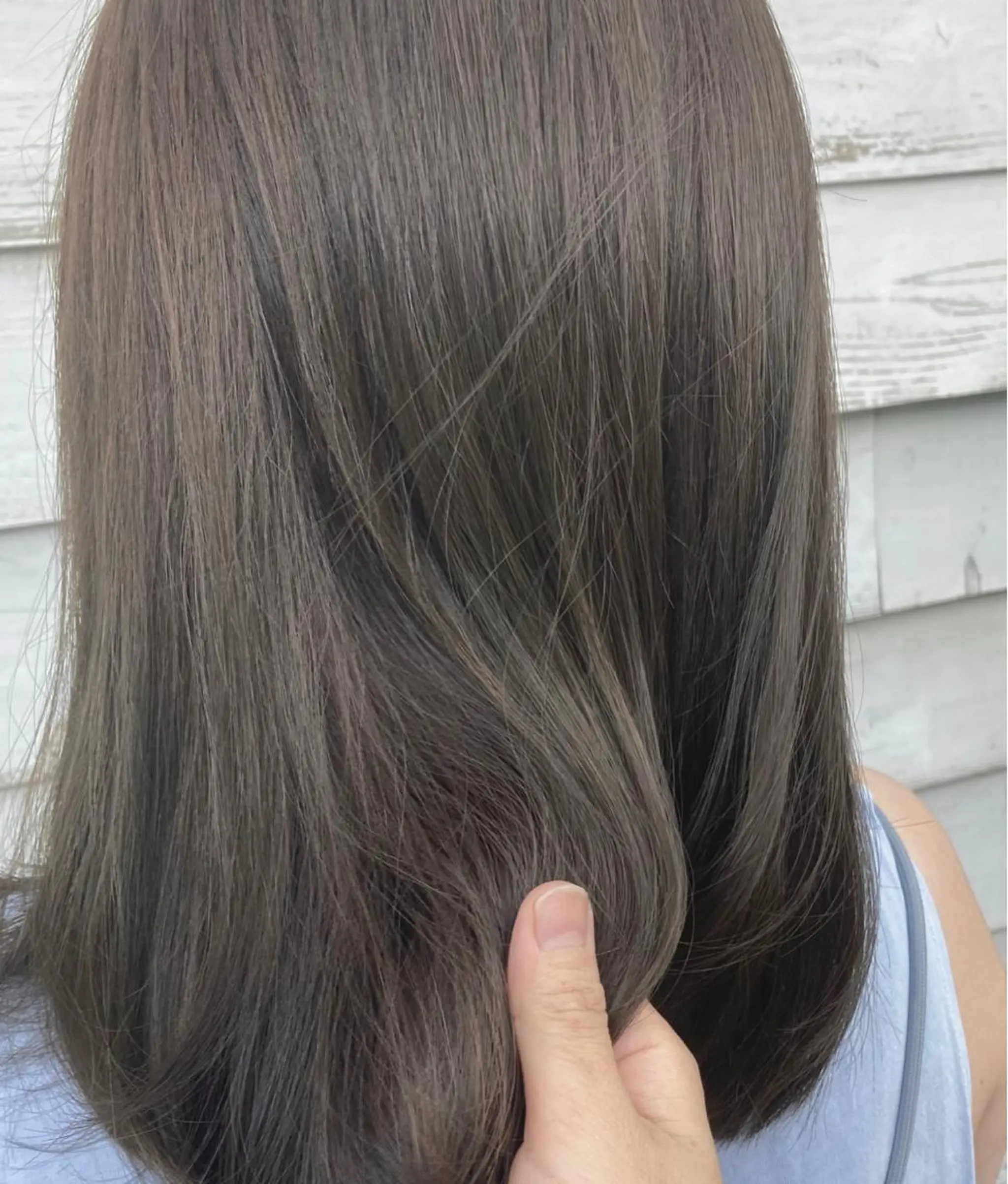 ミディアム roka ノゾミのヘアスタイル