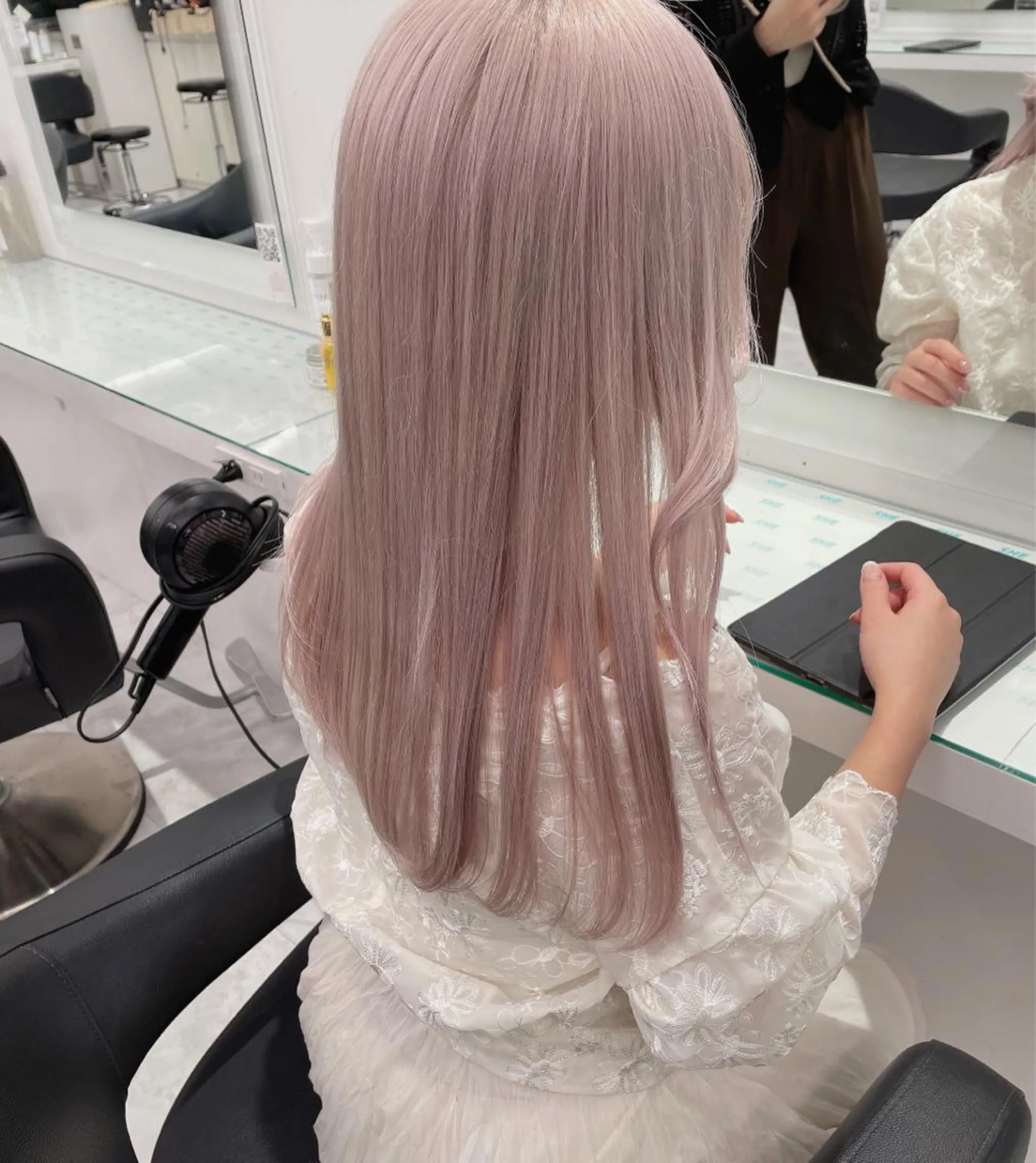 セミロング カラー ヘアカラー トリートメント 💗🤍透明感カラー 🤍💗kanonのヘアスタイル